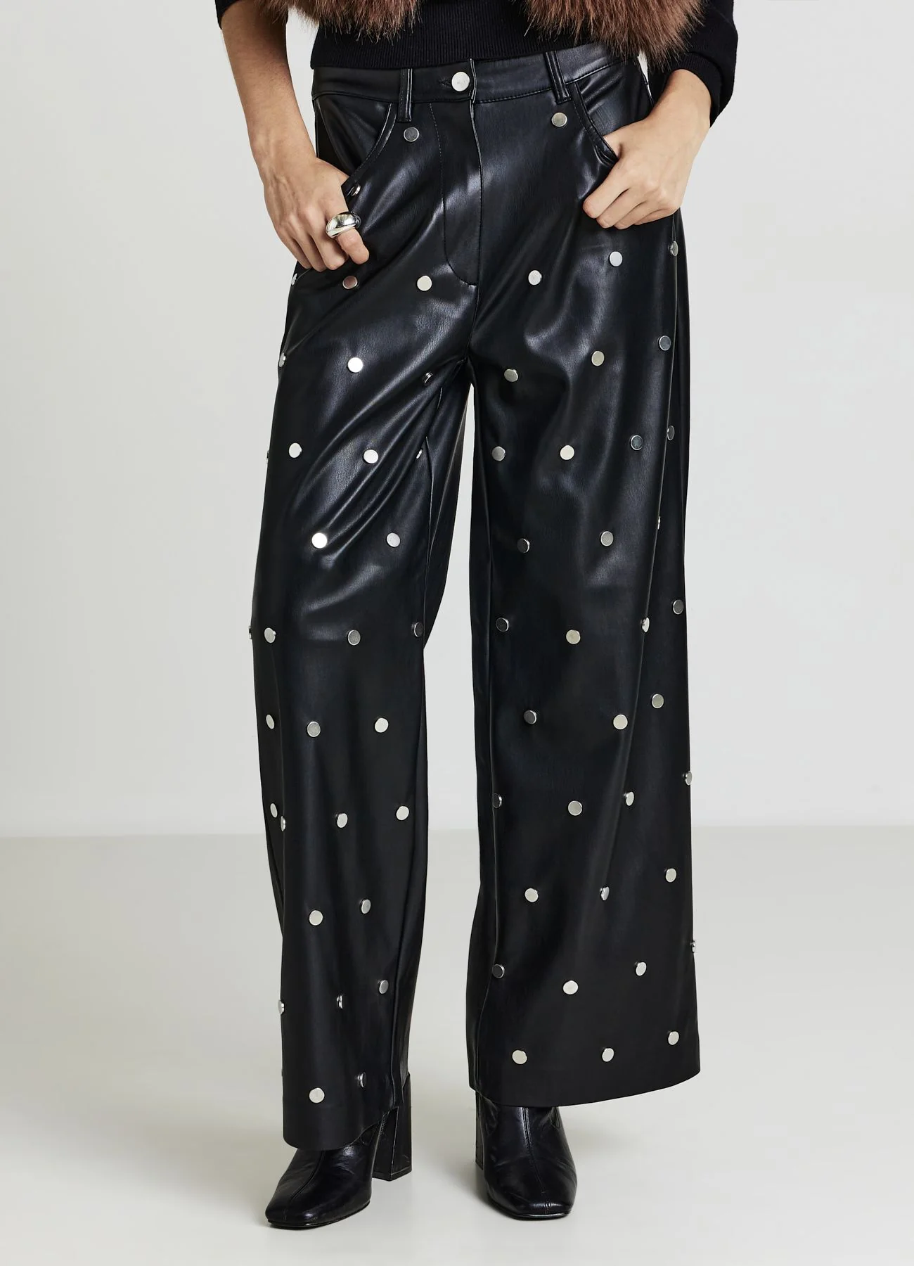 Pantaloni wide leg con borchie - Image 2