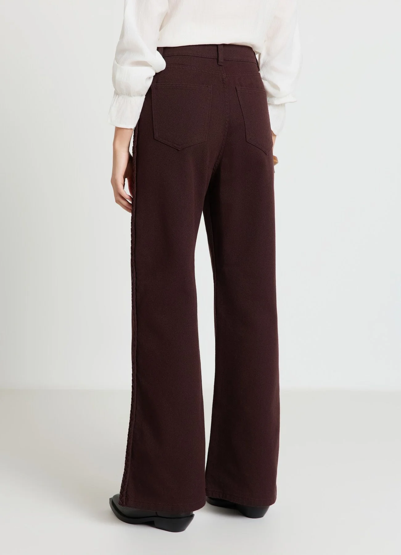 Pantaloni wide leg con passamaneria
