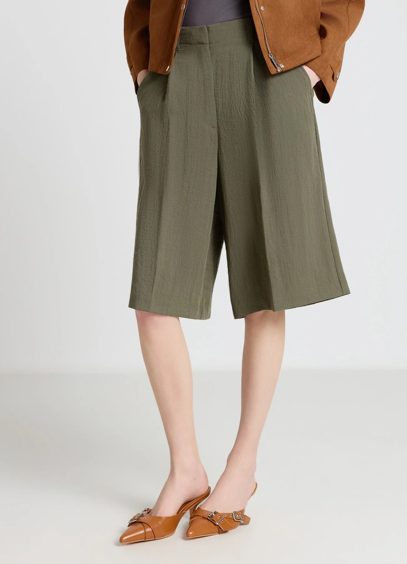 Shorts bermuda lungo a tinta unita
