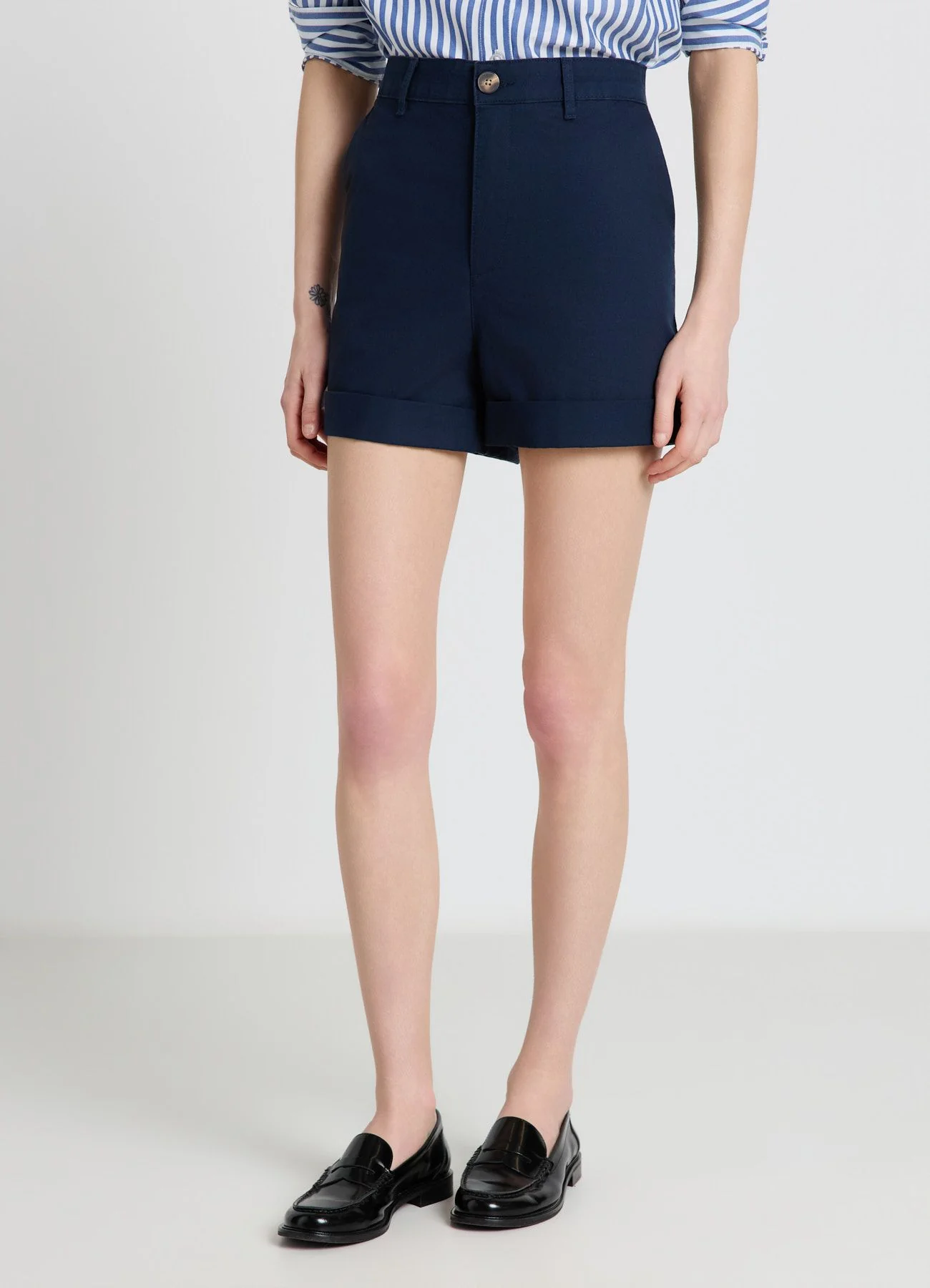 Shorts chino con risvolto