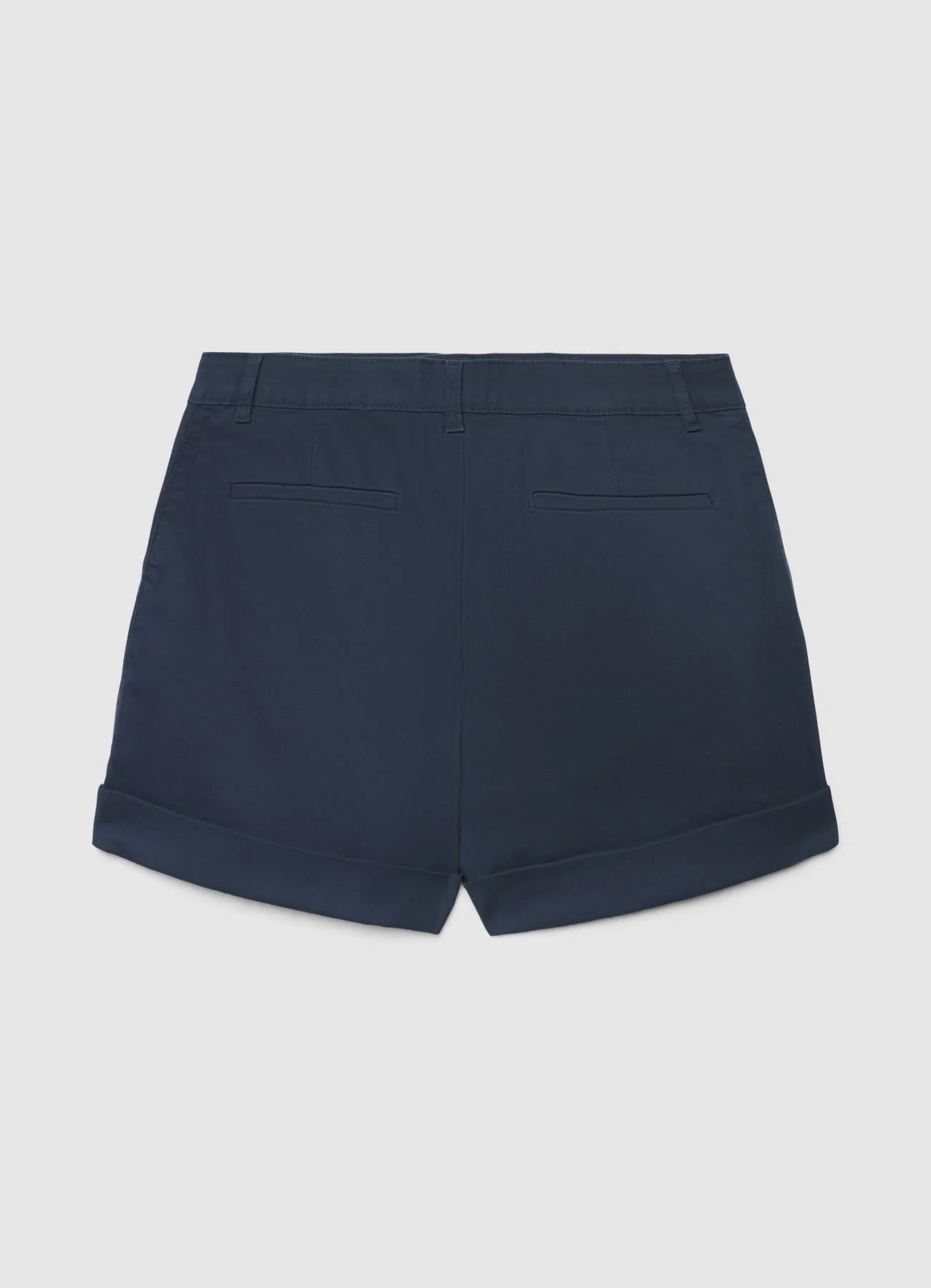 Shorts chino con risvolto - Image 5