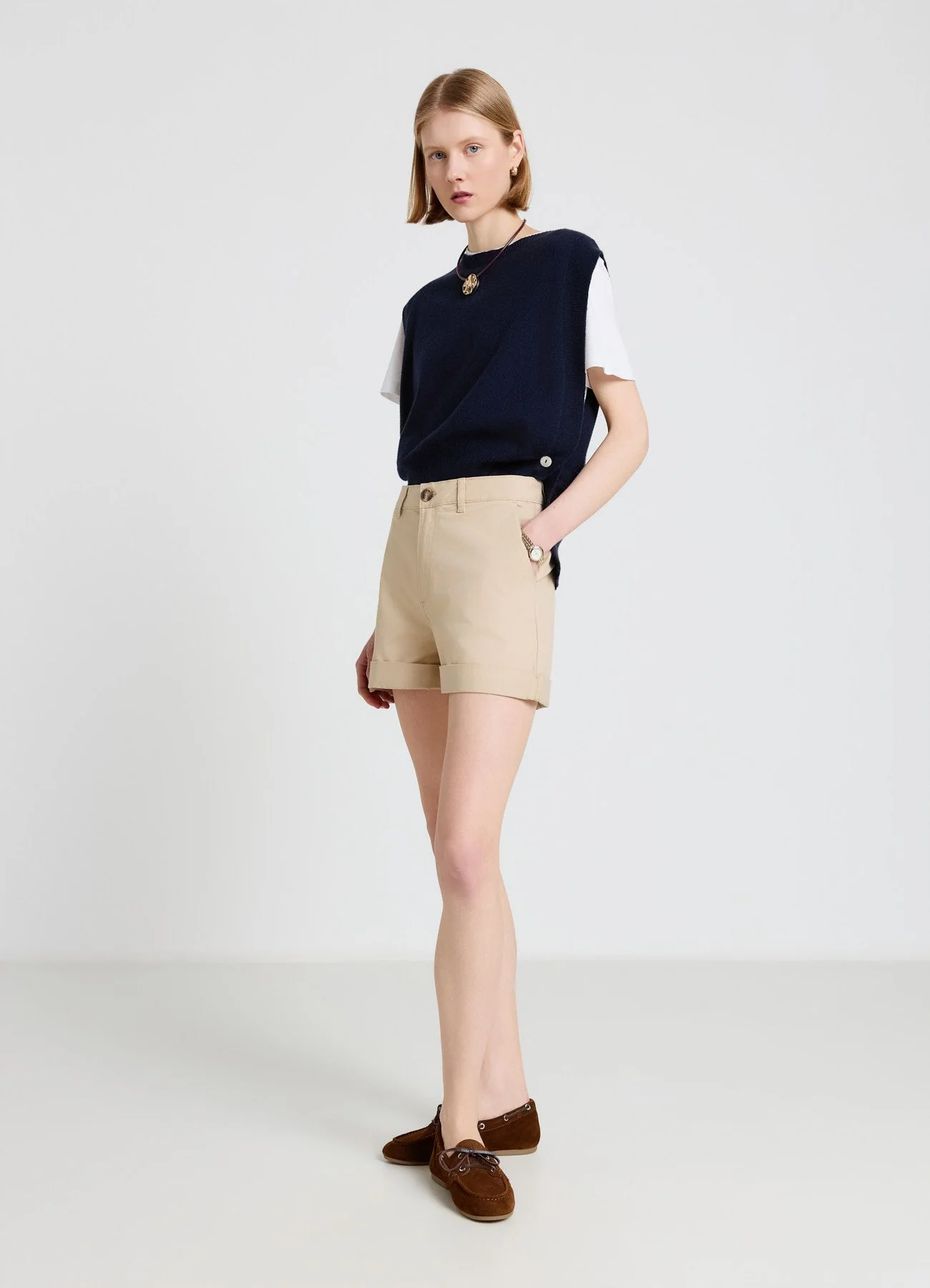 Shorts chino con risvolto
