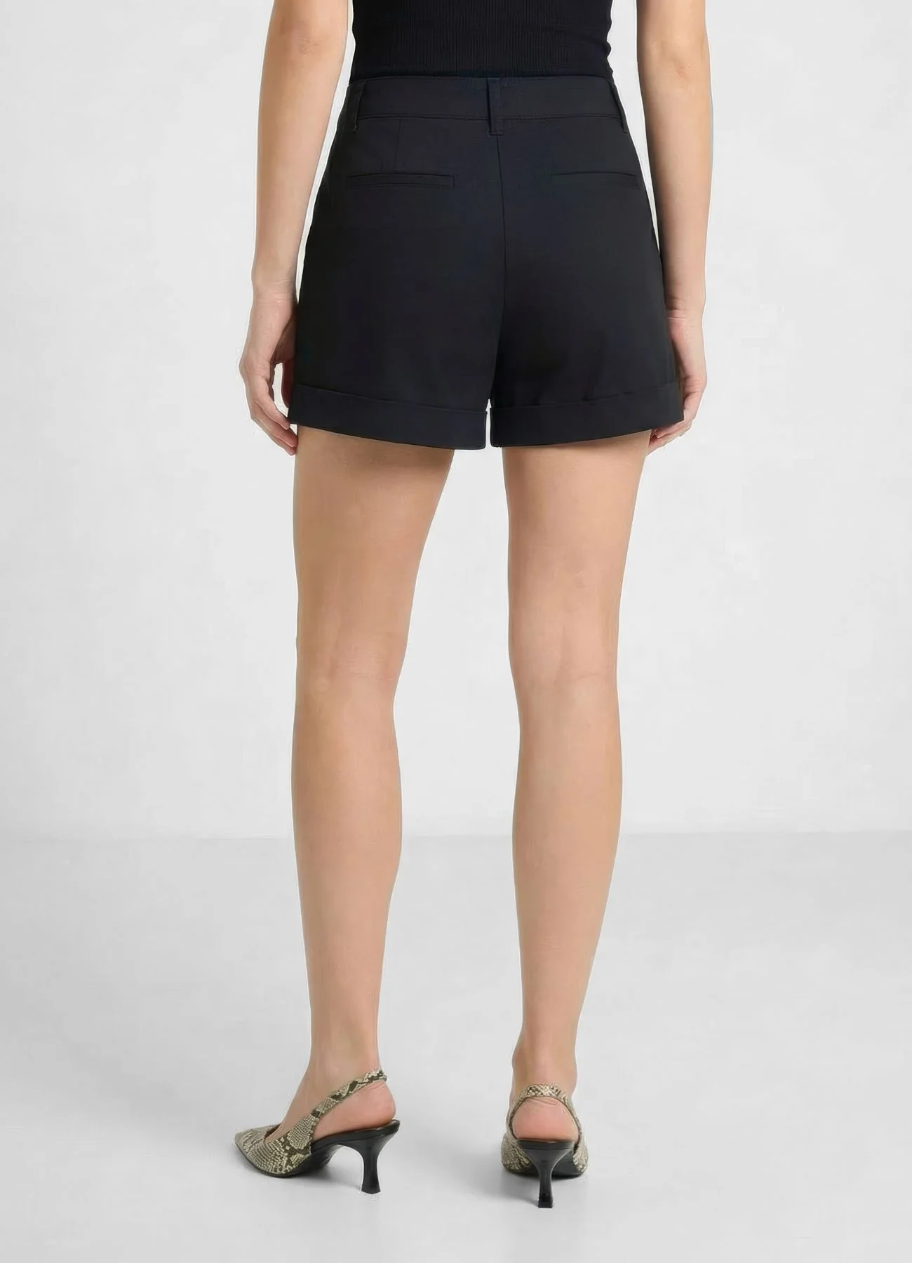 Shorts chino con risvolto