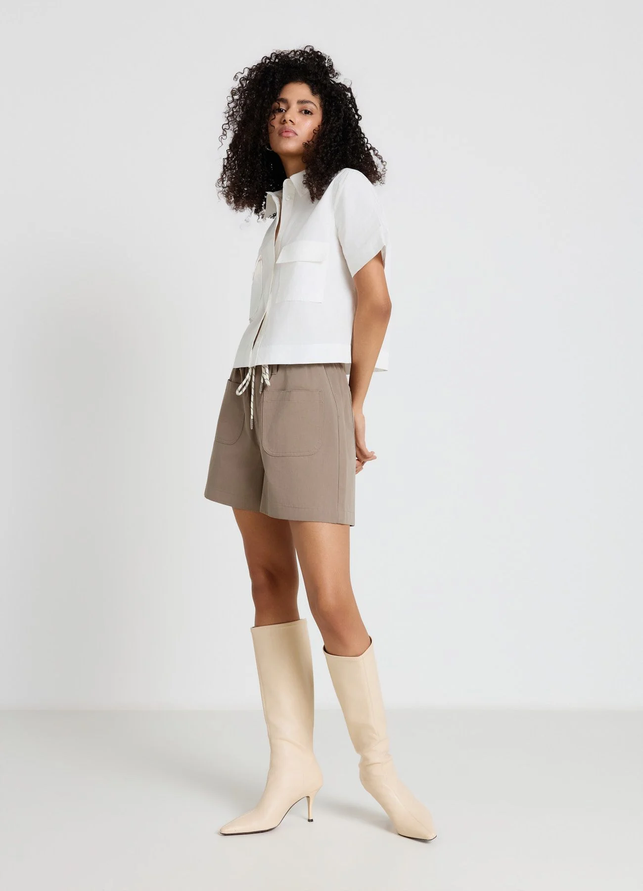 Shorts con cordino e tasche a toppa