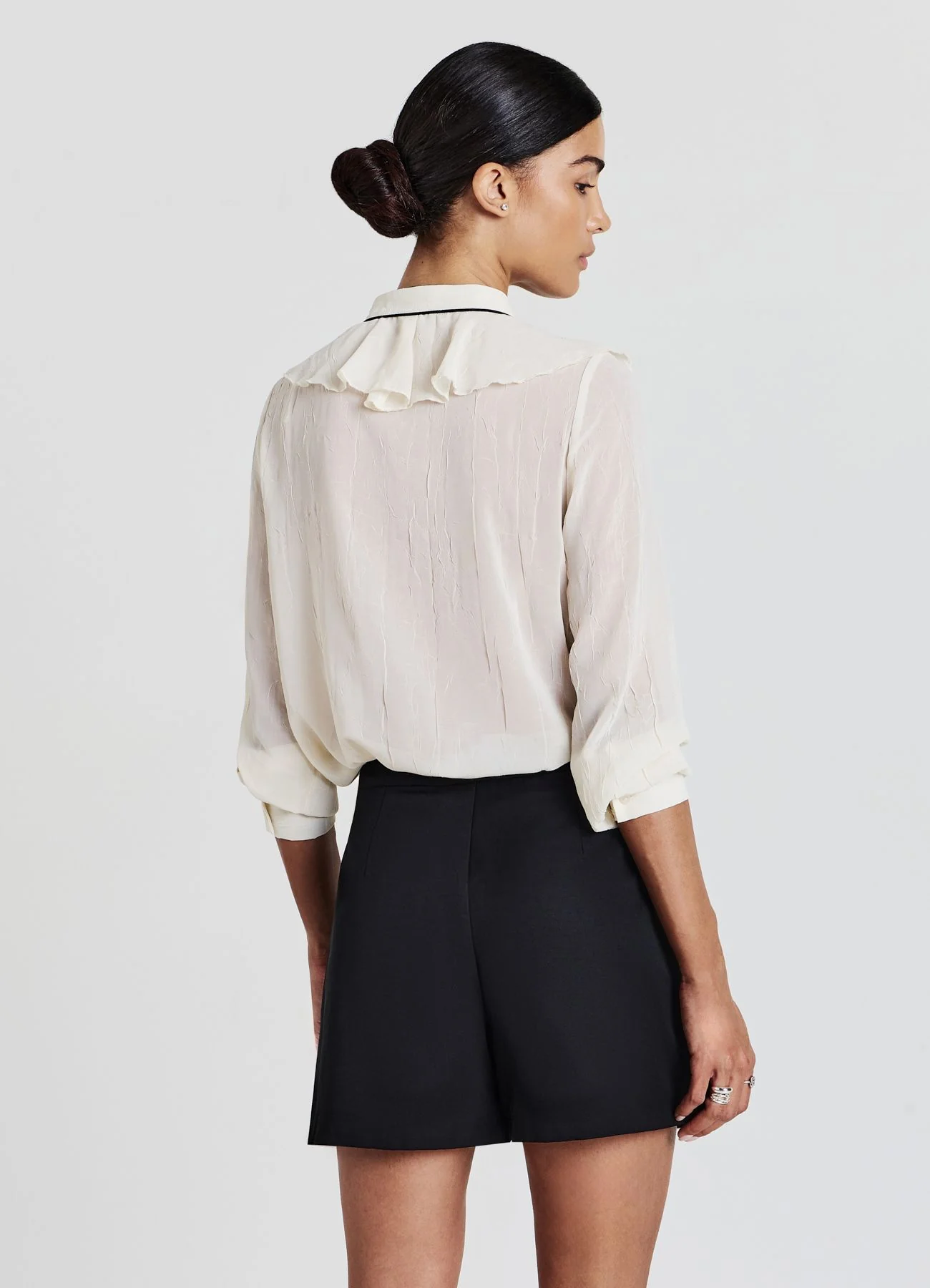 Shorts con fiore applicato - Image 3