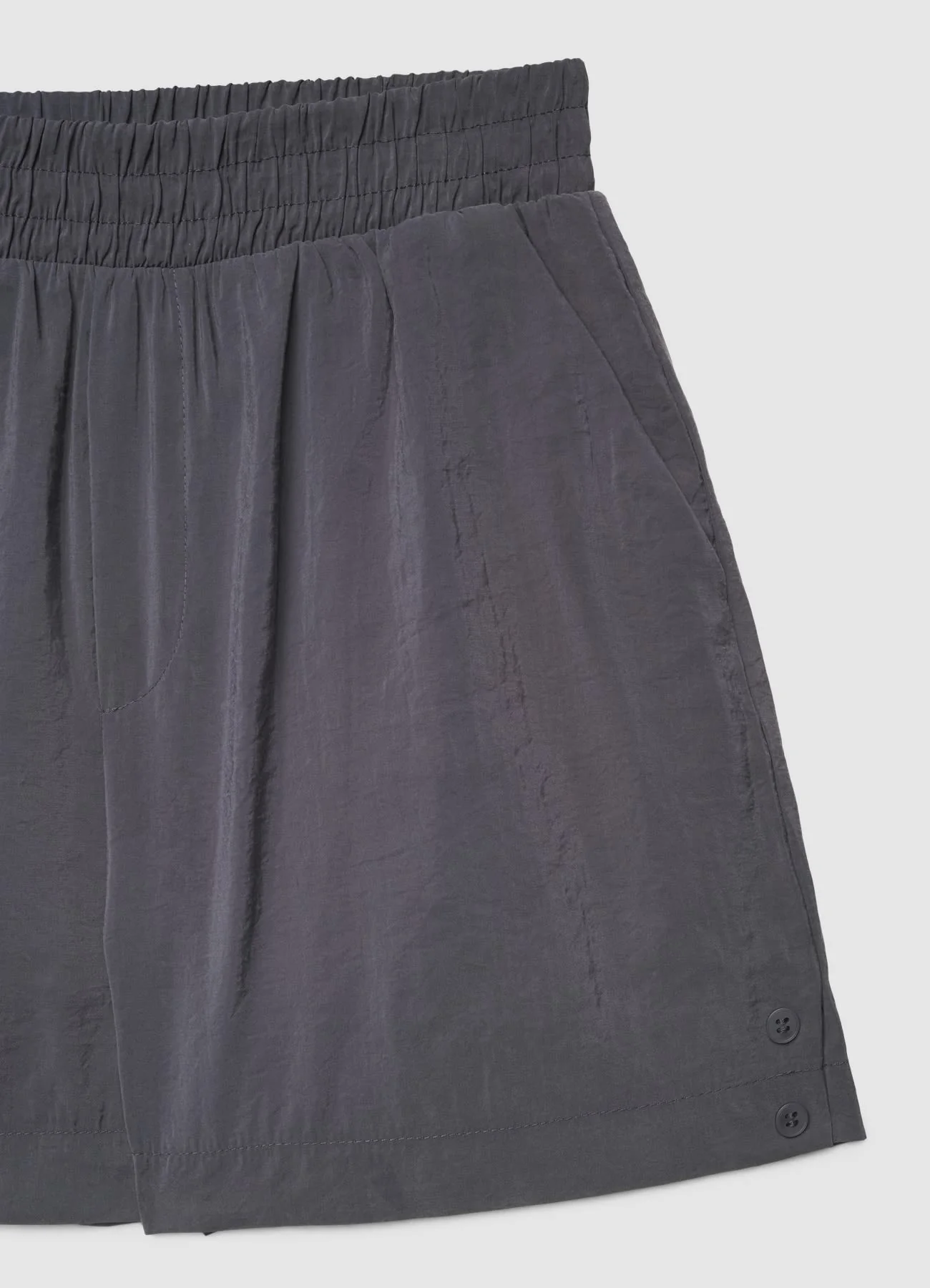 Shorts con vita elasticizzata e bottoni al fondo - Image 6