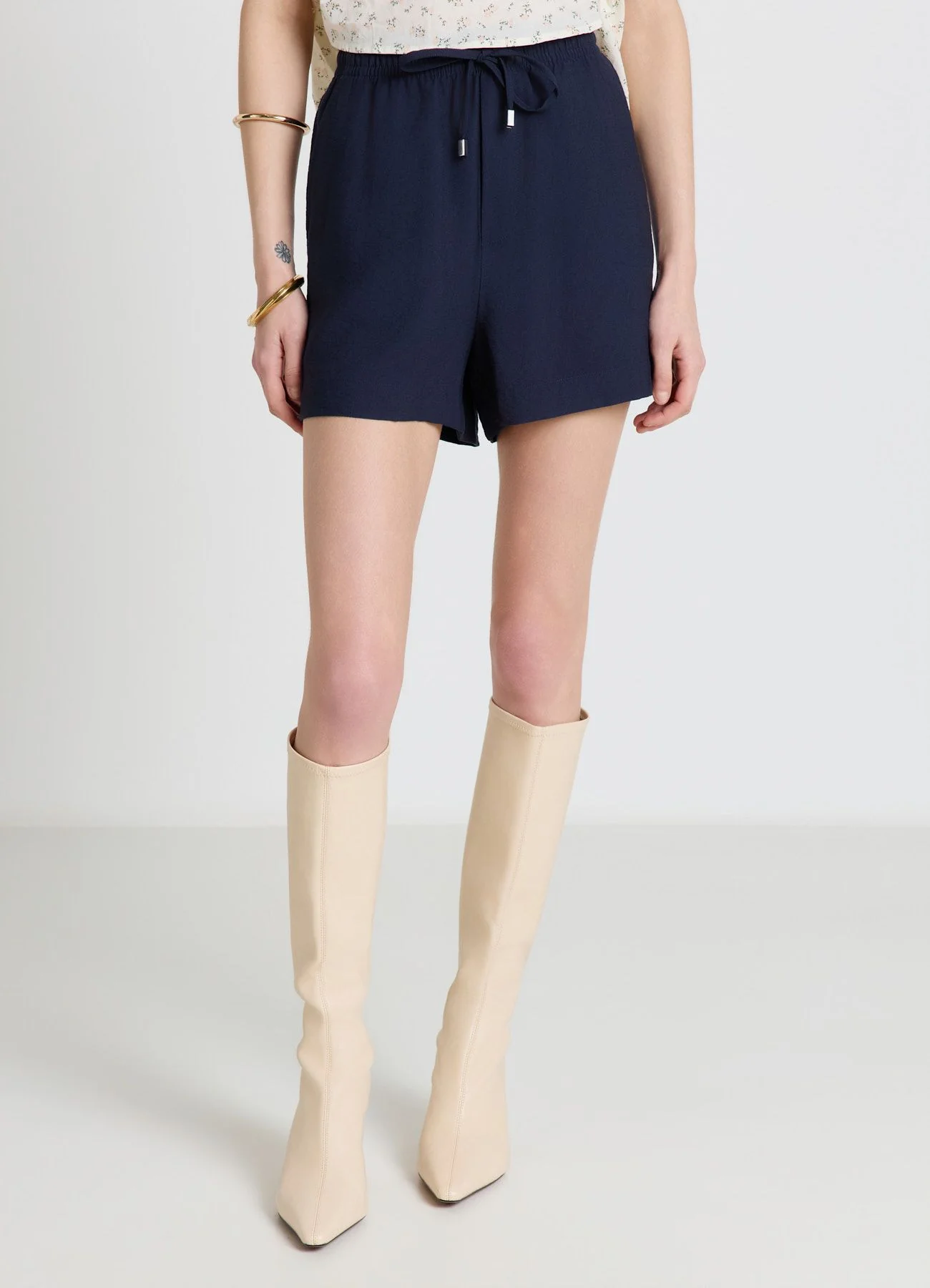 Shorts con vita elasticizzata e coulisse