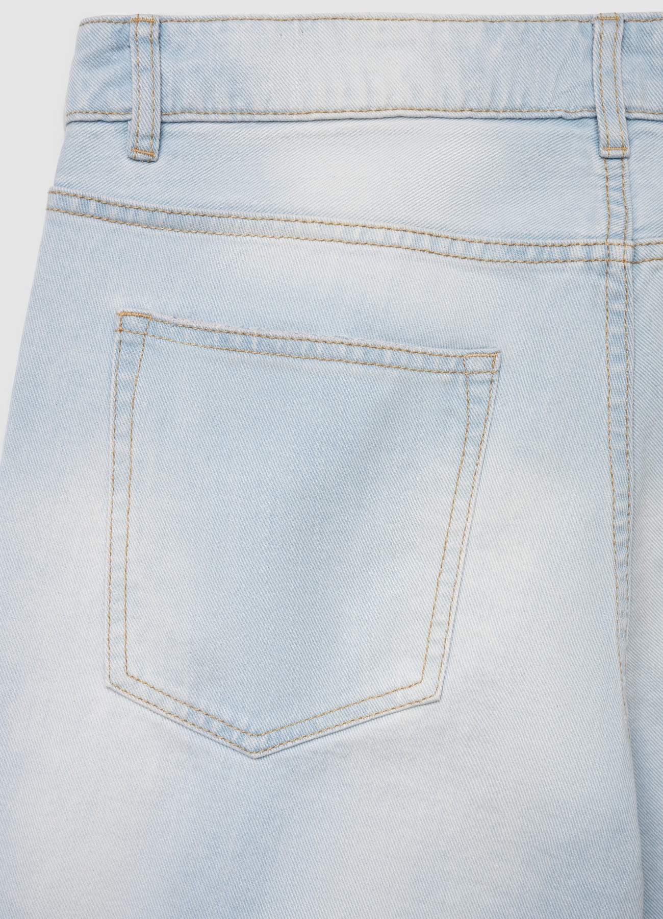 Shorts in denim effetto slavato con risvolto - Image 4