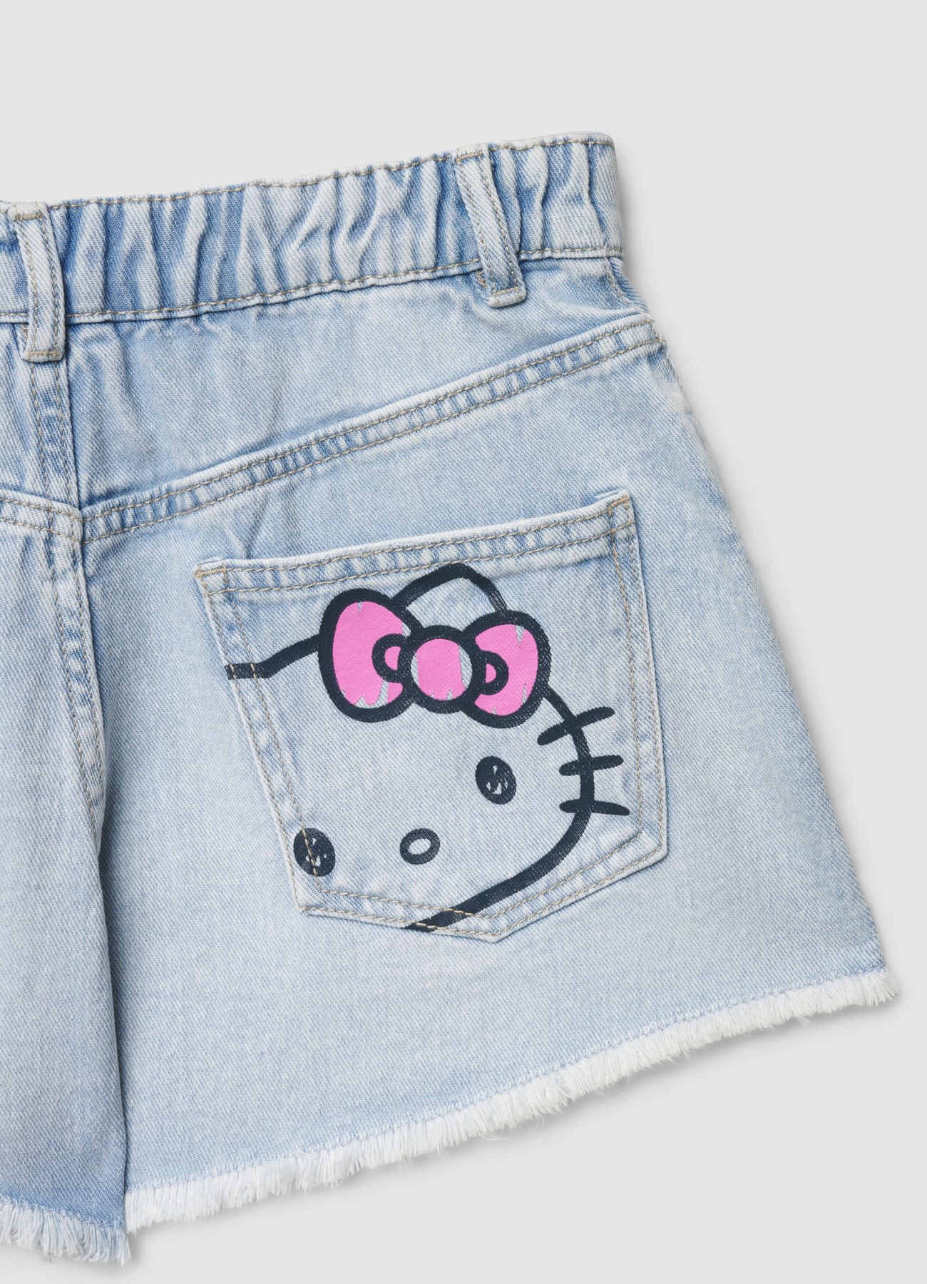 Shorts jeans con stampa Hello Kitty e strappi - Image 3