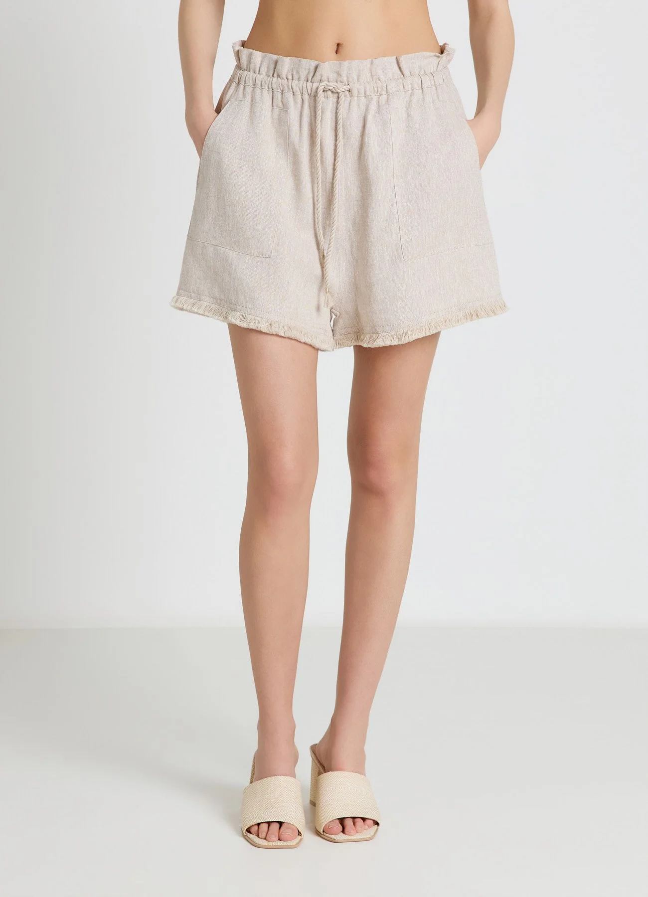 Shorts misto lino con frange in fondo