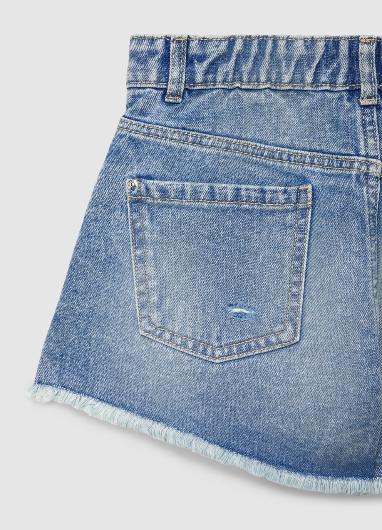 Shorts mom in jeans con strappi - Image 3