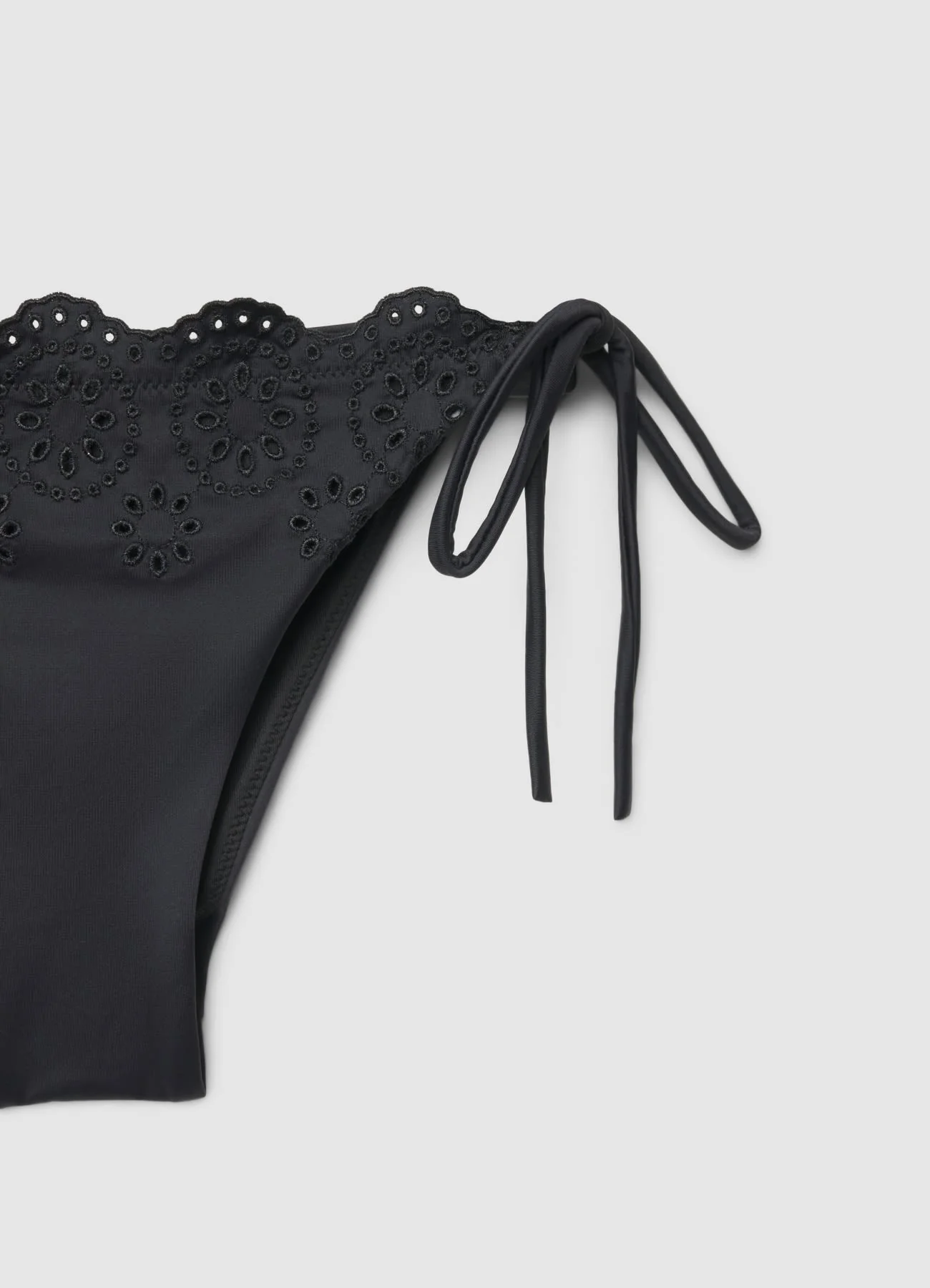 Slip bikini brasiliana con sangallo e laccetti - Image 6
