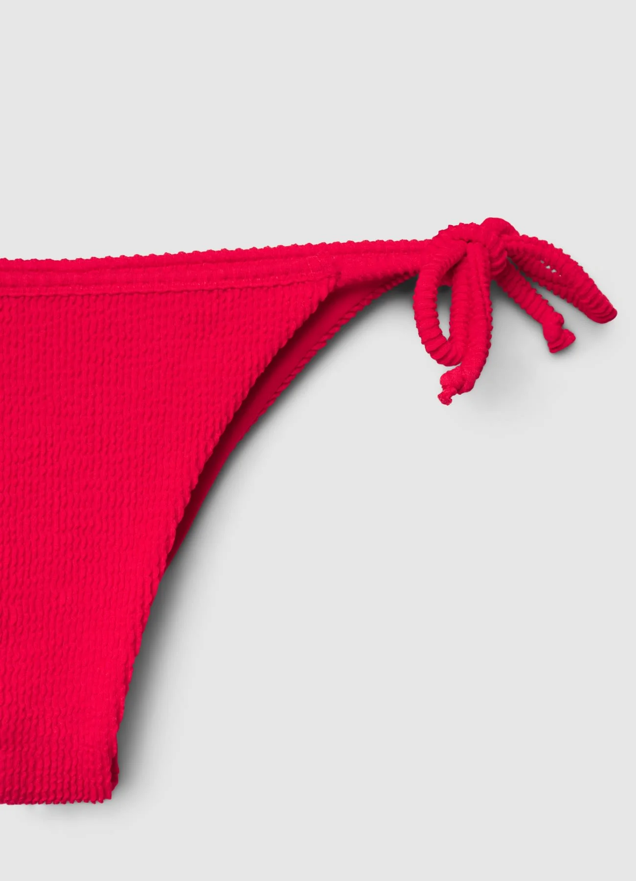 Slip bikini brasiliana goffrata con lacci laterali - Image 3