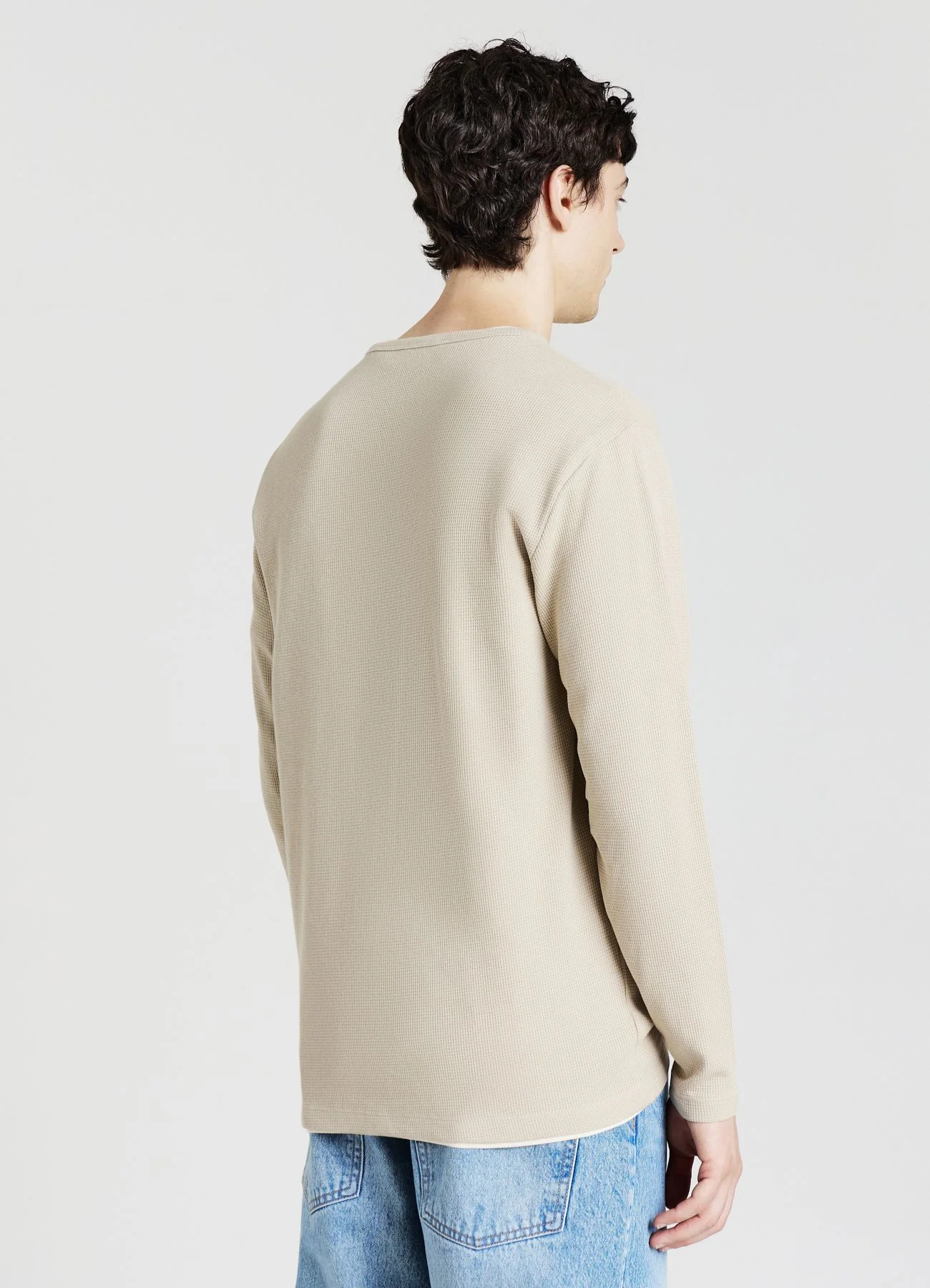 T-shirt a maniche lunghe con scollo serafino - Image 2