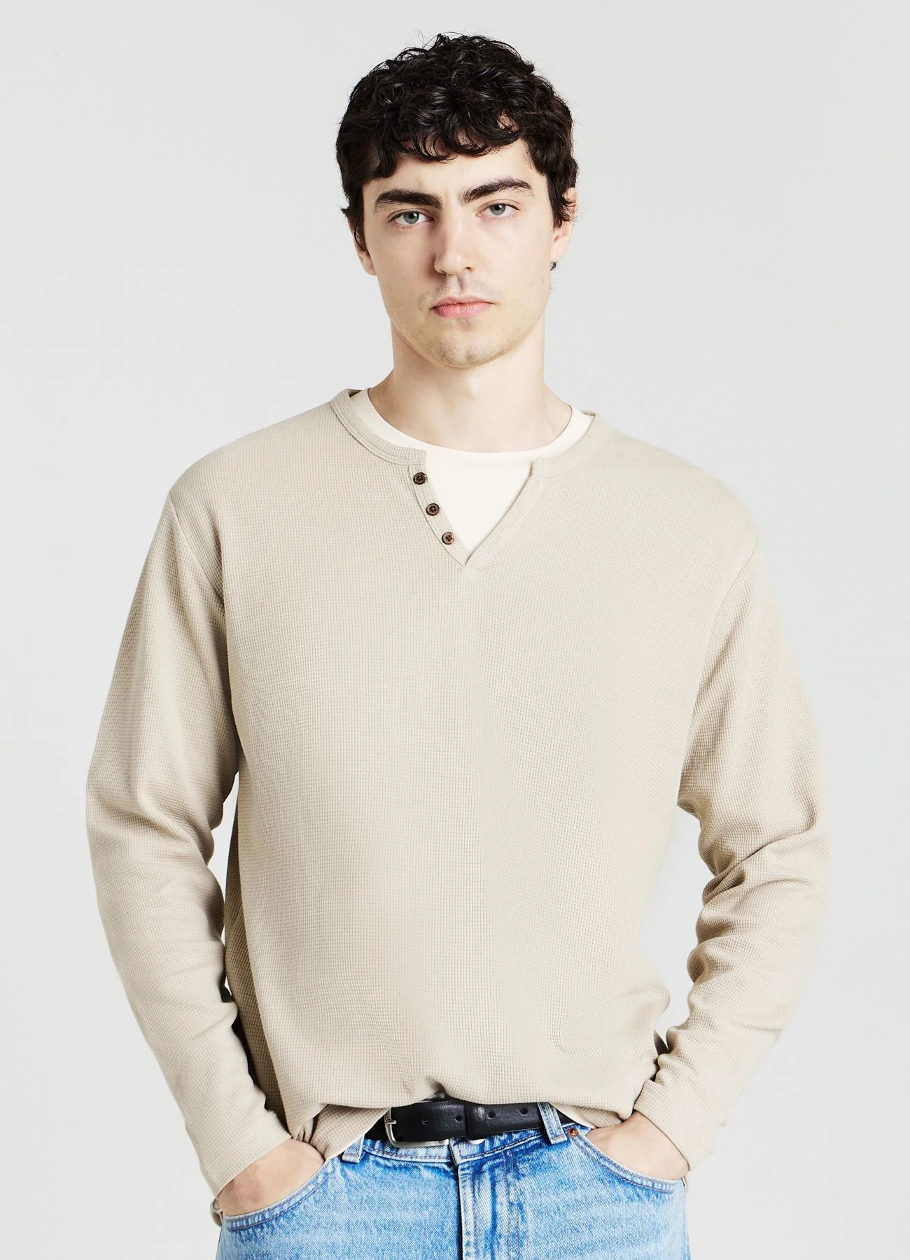 T-shirt a maniche lunghe con scollo serafino - Image 3