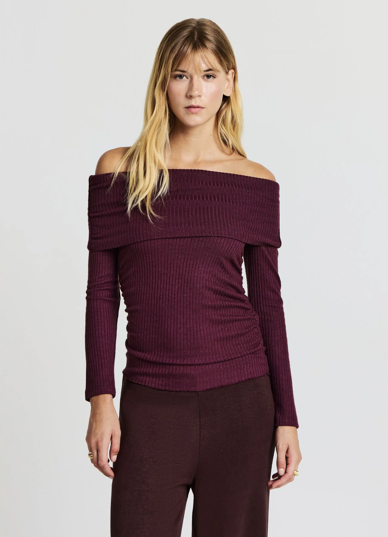 T-shirt a spalle scoperte