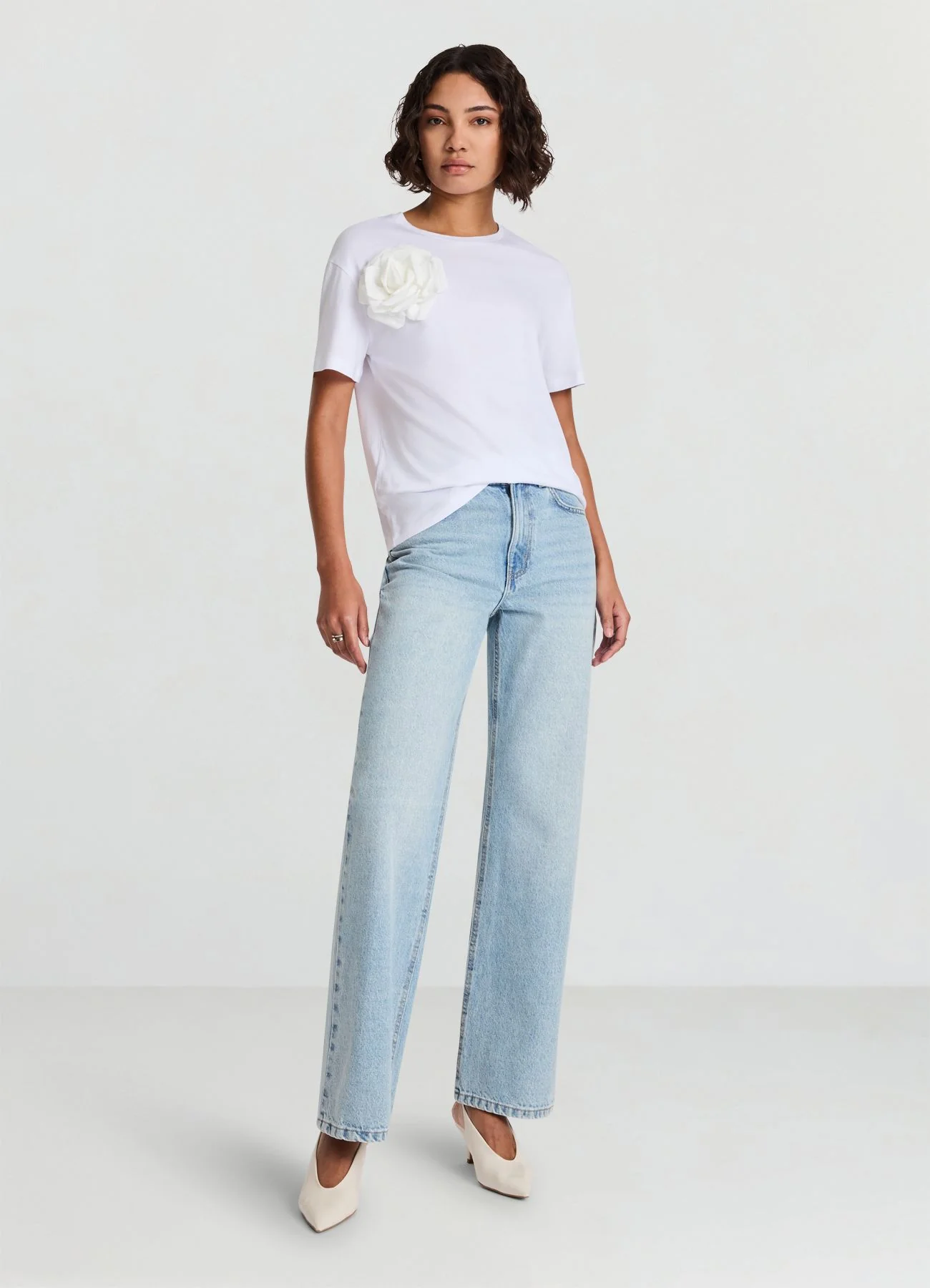 T-shirt con applicazione fiore - Image 2