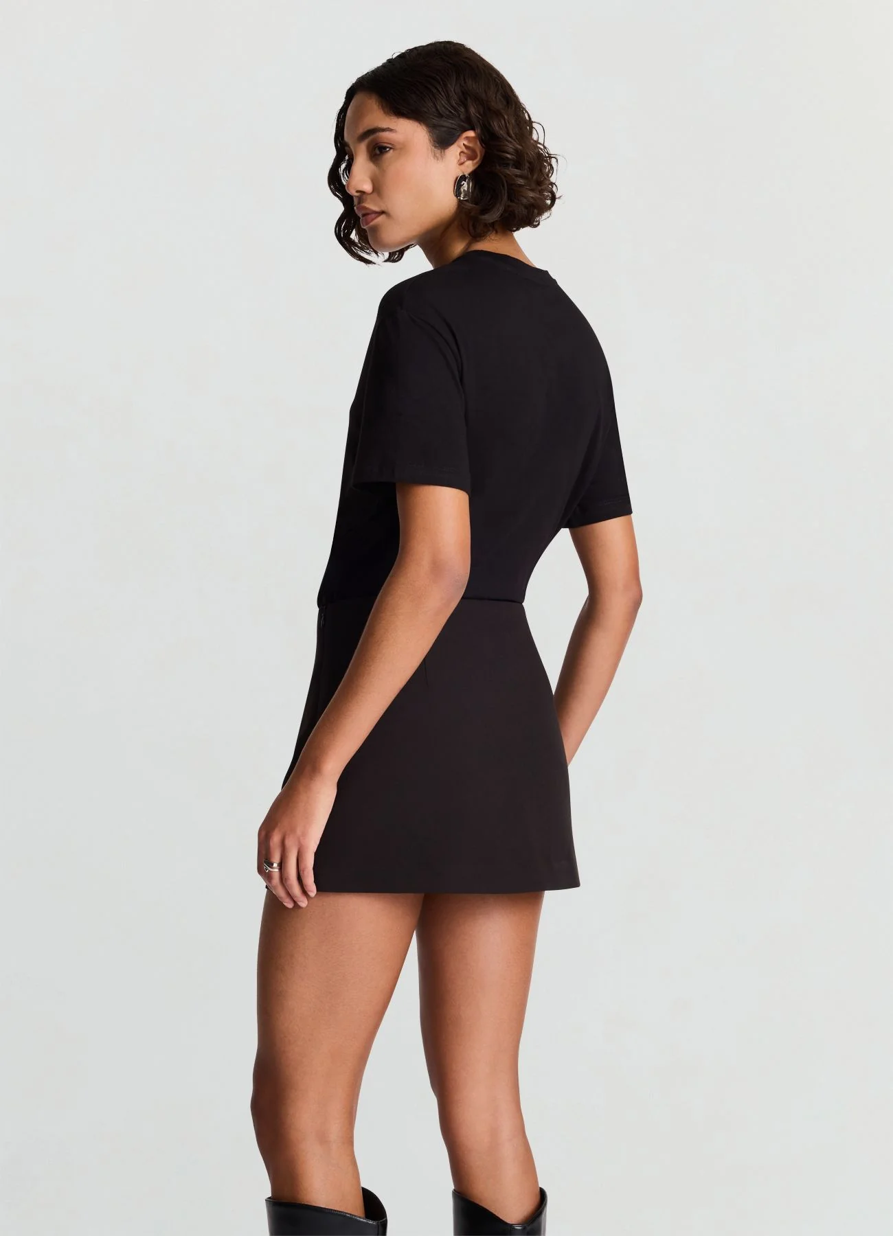 T-shirt con applicazione fiore - Image 2