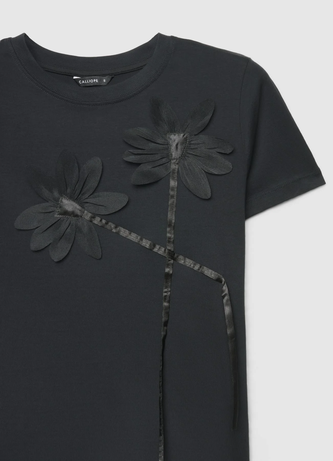 T-shirt con applicazione floreale - Image 3