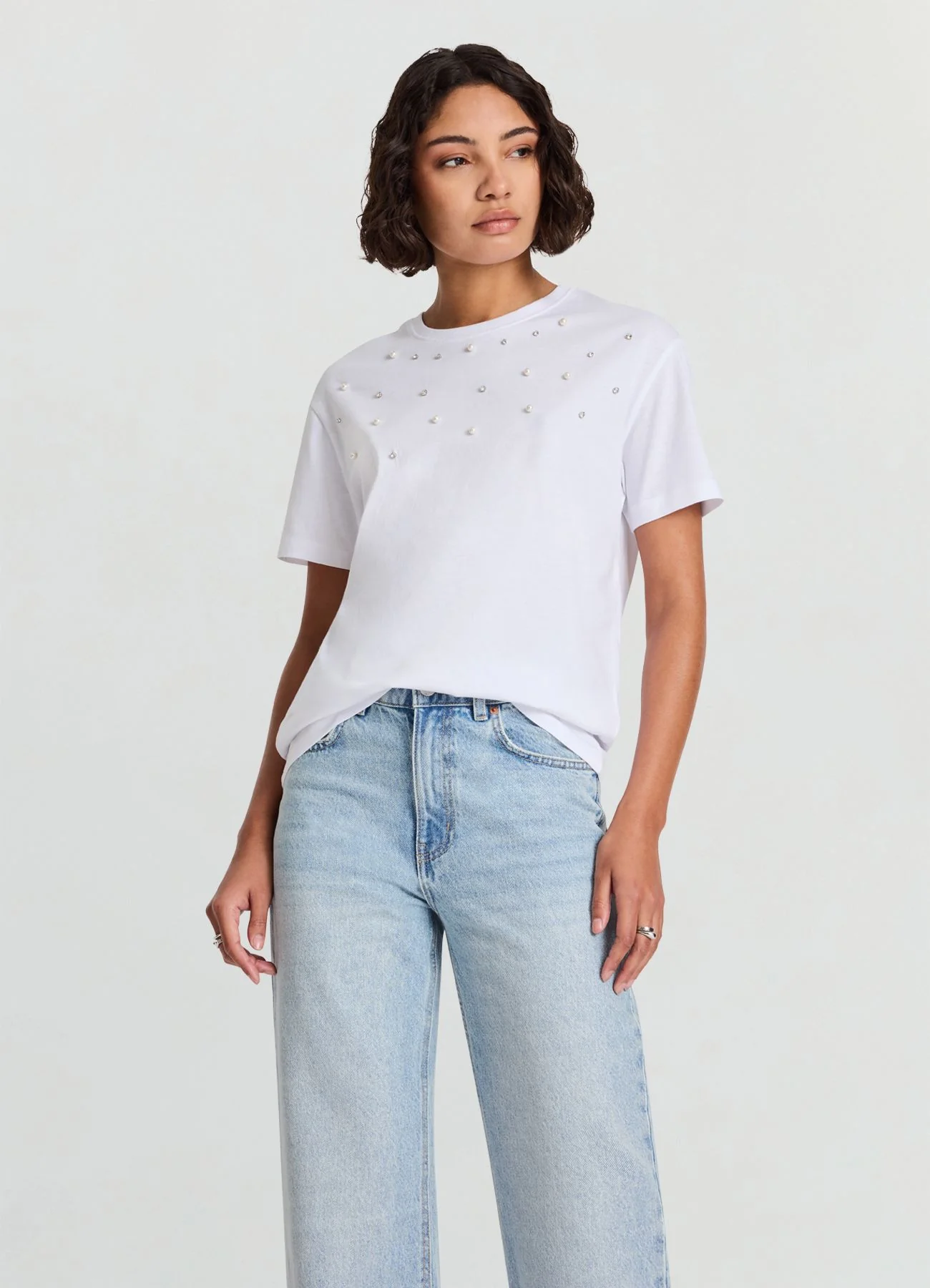 T-shirt con applicazioni di perle e strass