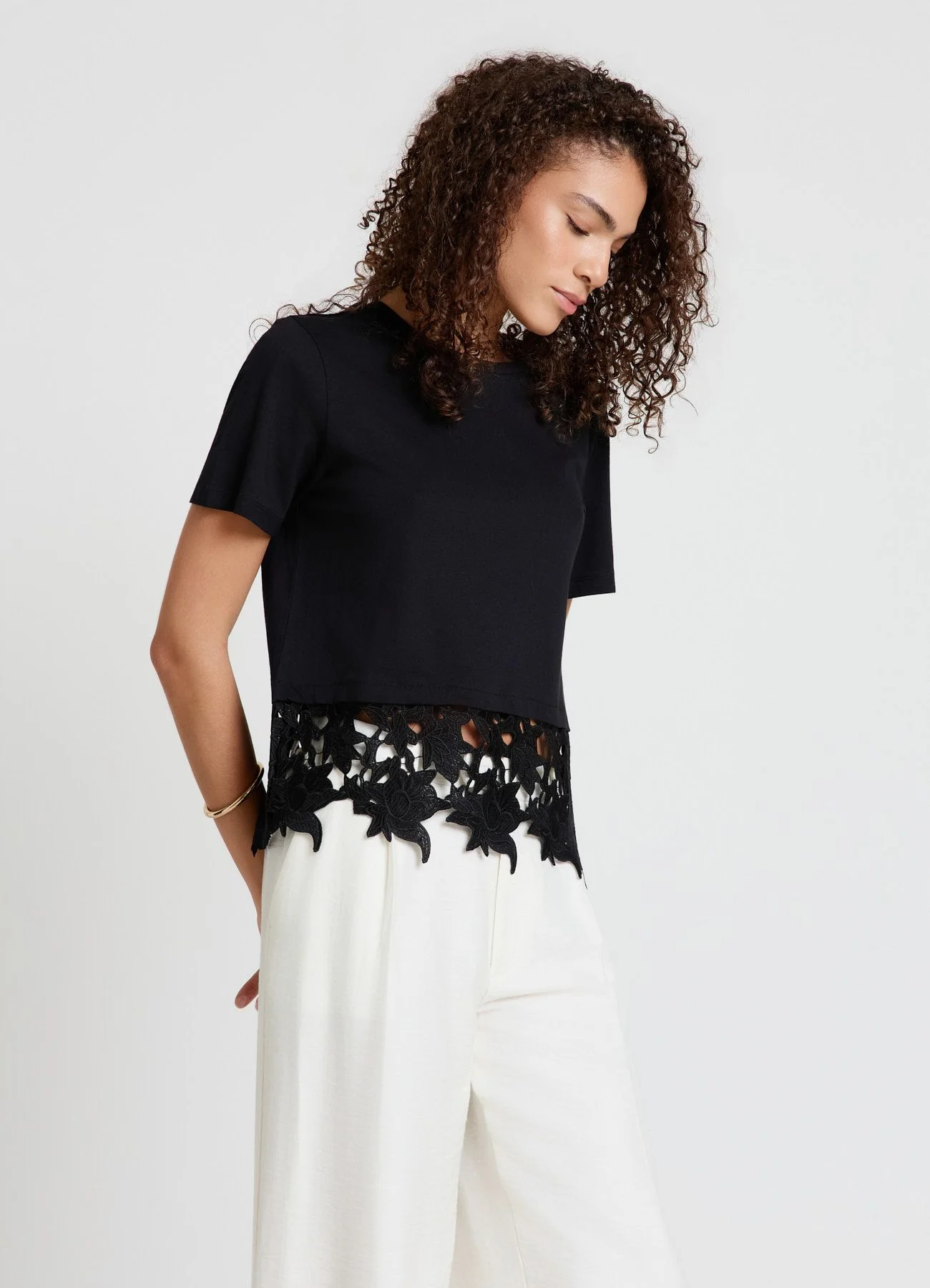 T-shirt con fondo in sangallo - Image 2