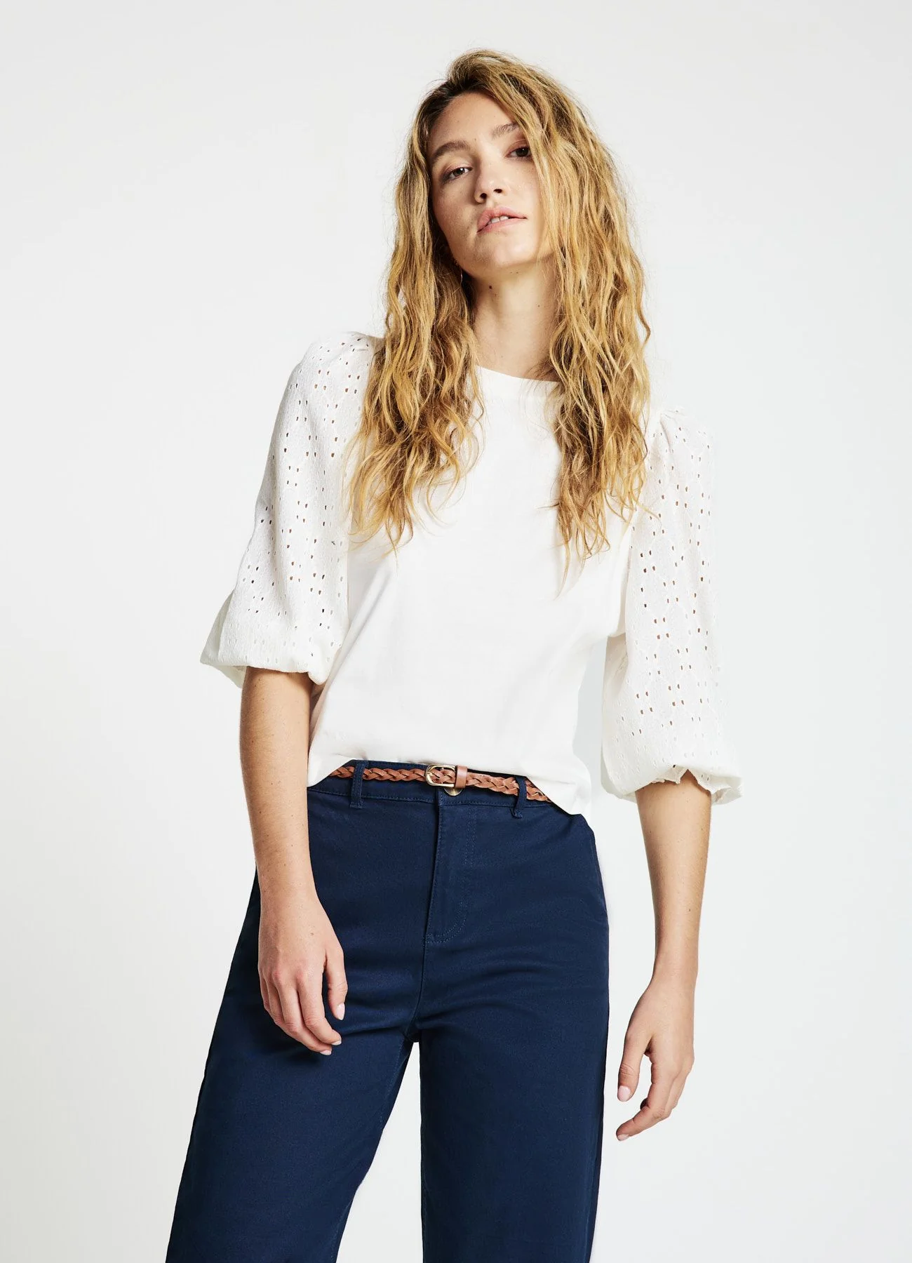 T-shirt con maniche traforate - Image 7