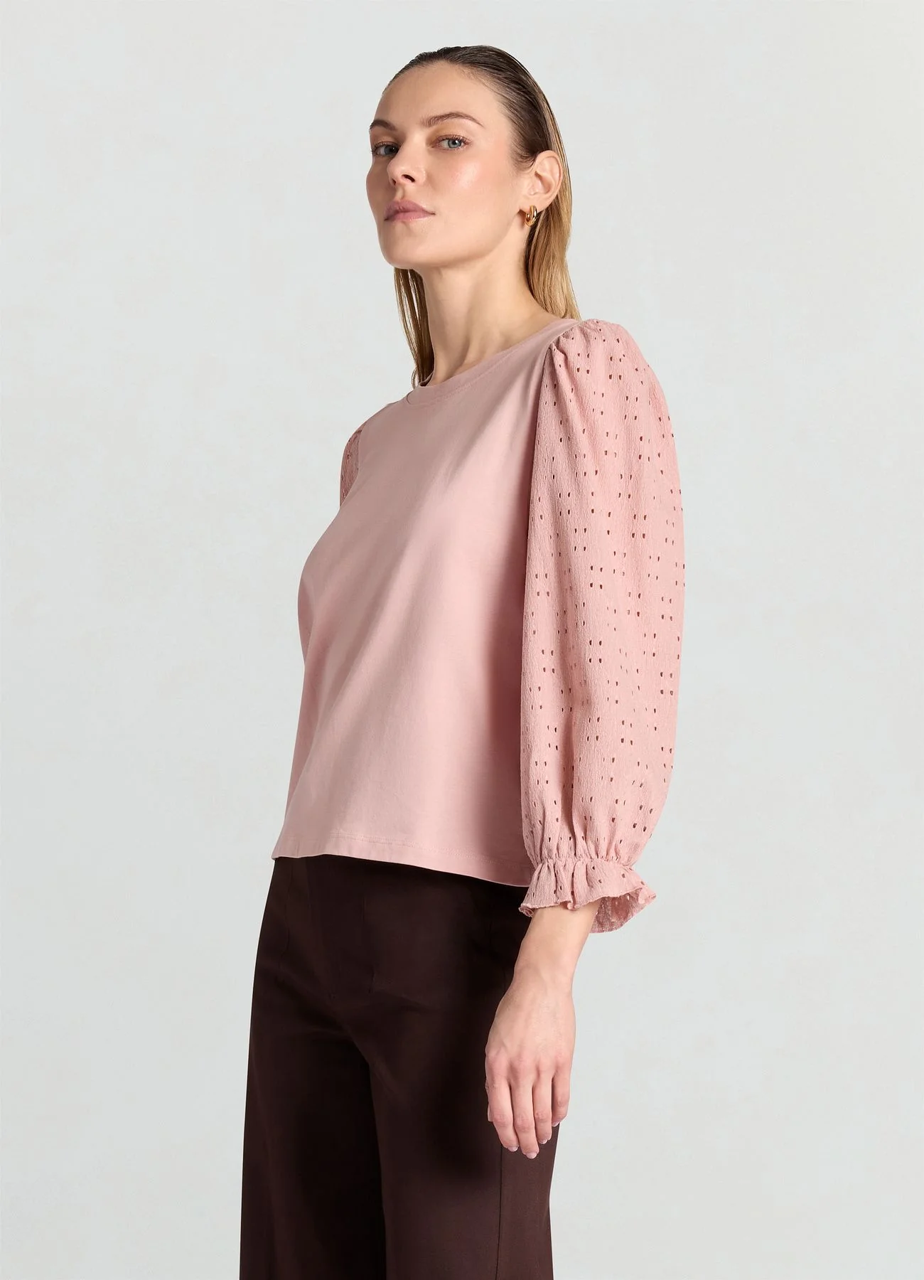 T-shirt con maniche traforate - Image 2