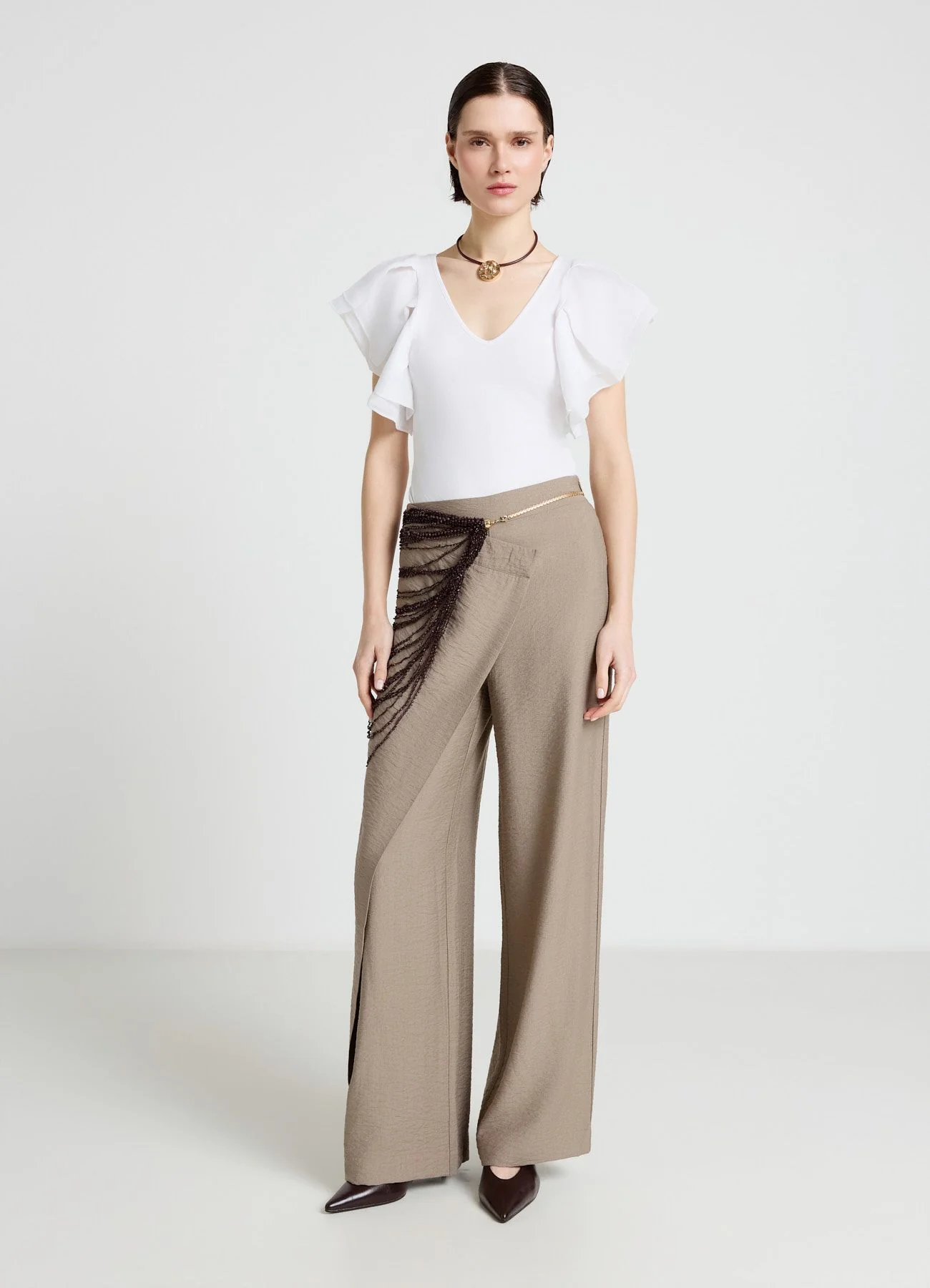 T-shirt con scollo a V e maniche a volant