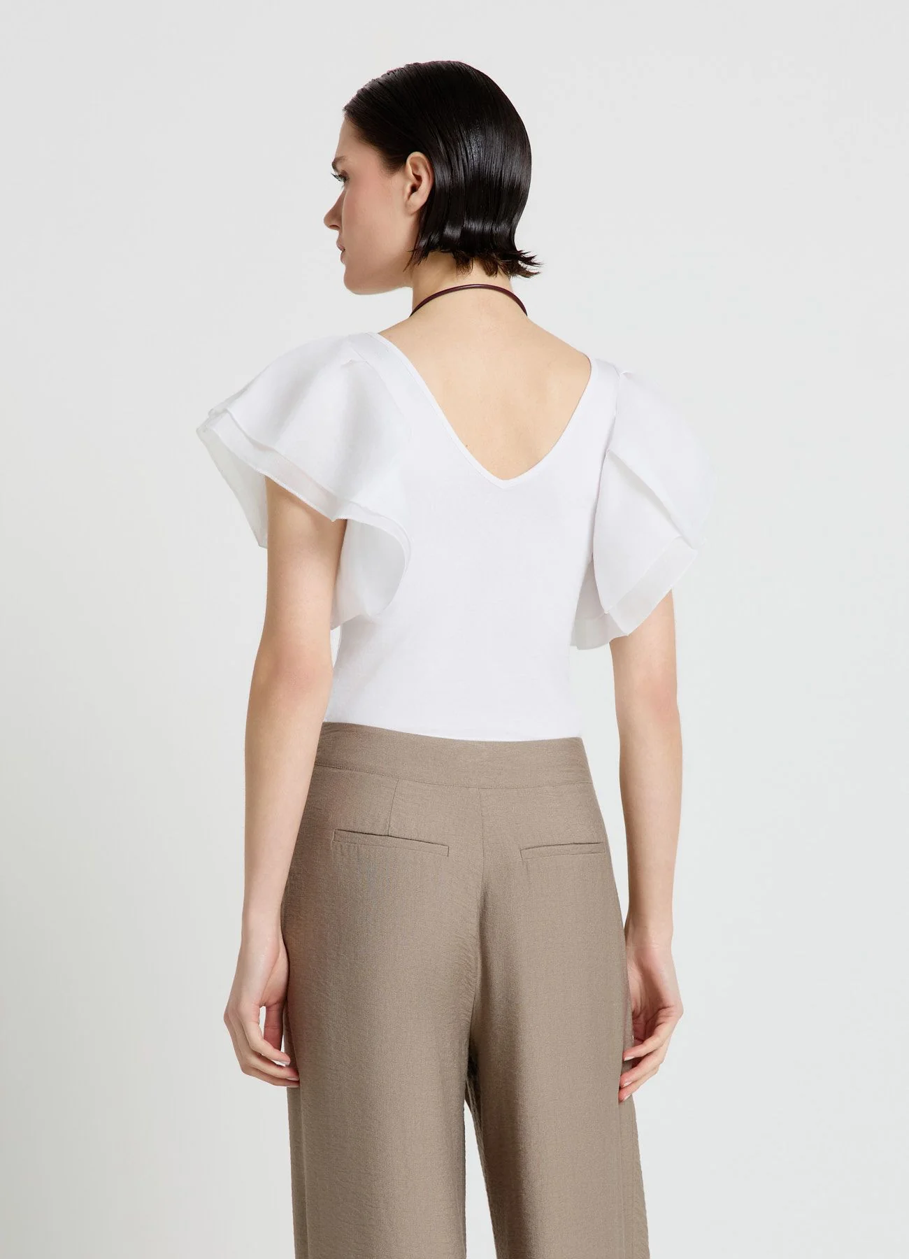 T-shirt con scollo a V e maniche a volant - Image 3