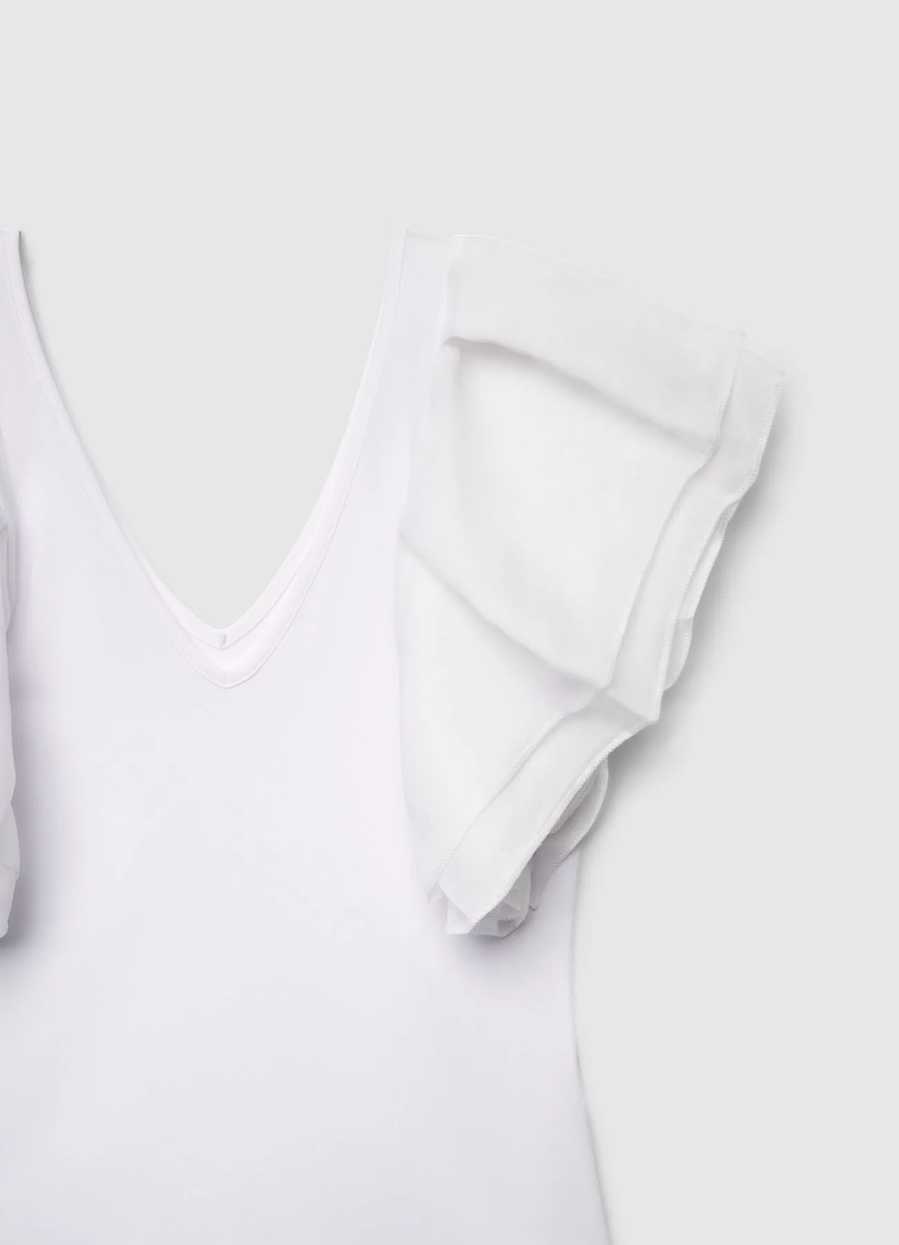 T-shirt con scollo a V e maniche a volant - Image 5