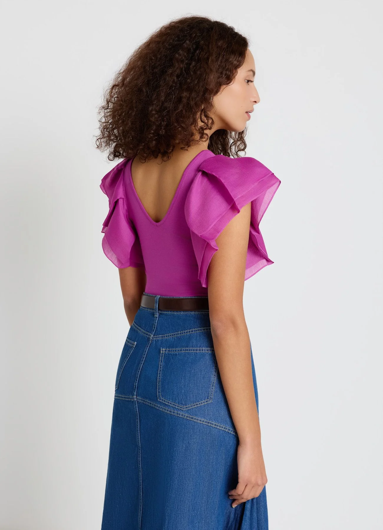T-shirt con scollo a V e maniche a volant - Image 3