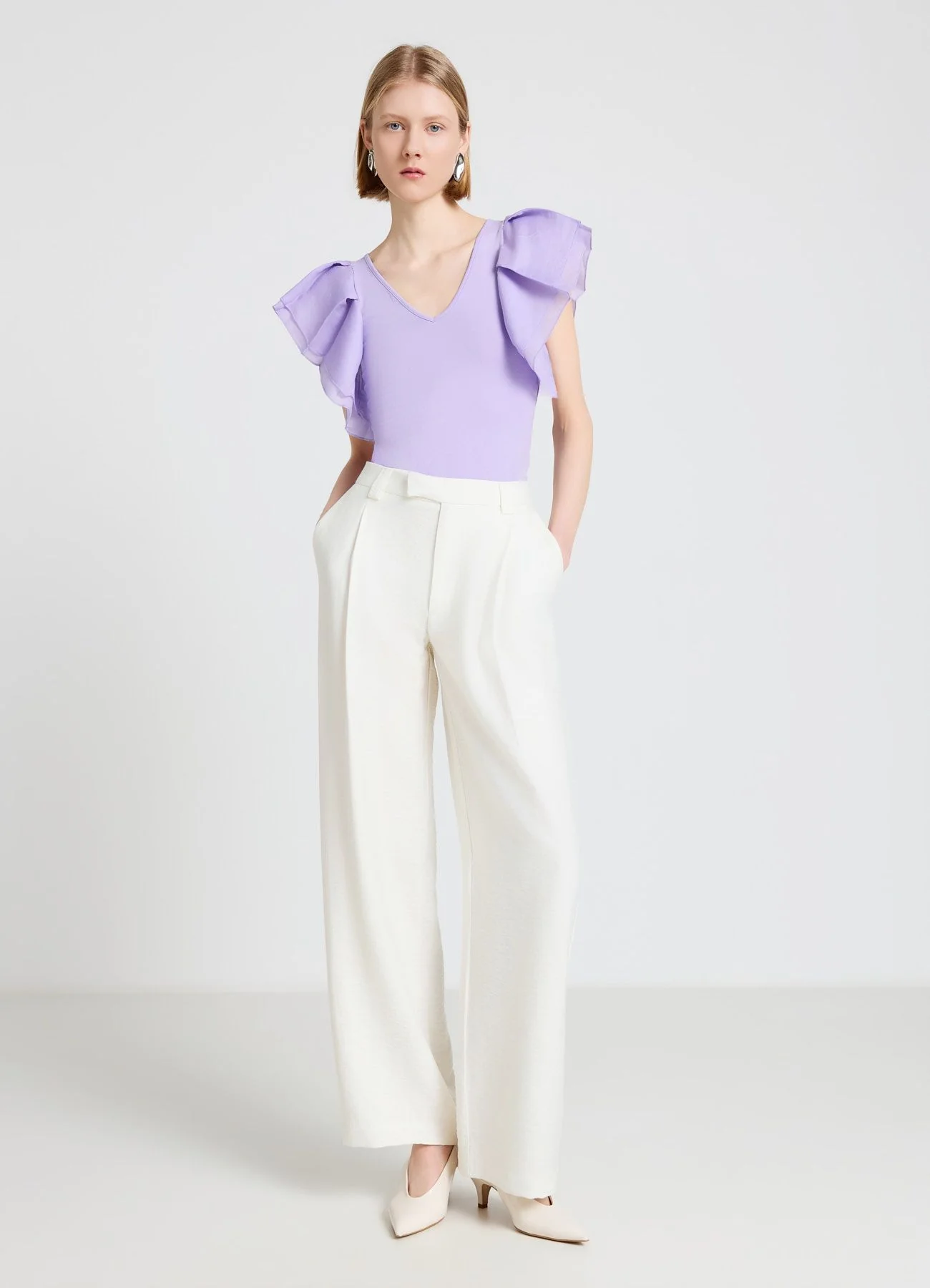 T-shirt con scollo a V e maniche a volant - Image 3