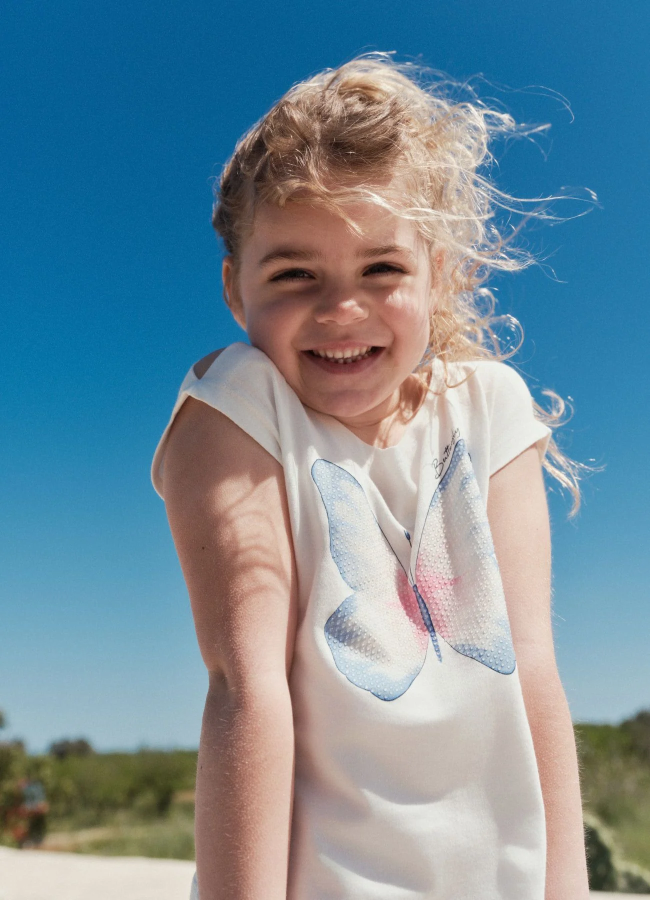 T-shirt con stampa farfalla e strass - Image 4