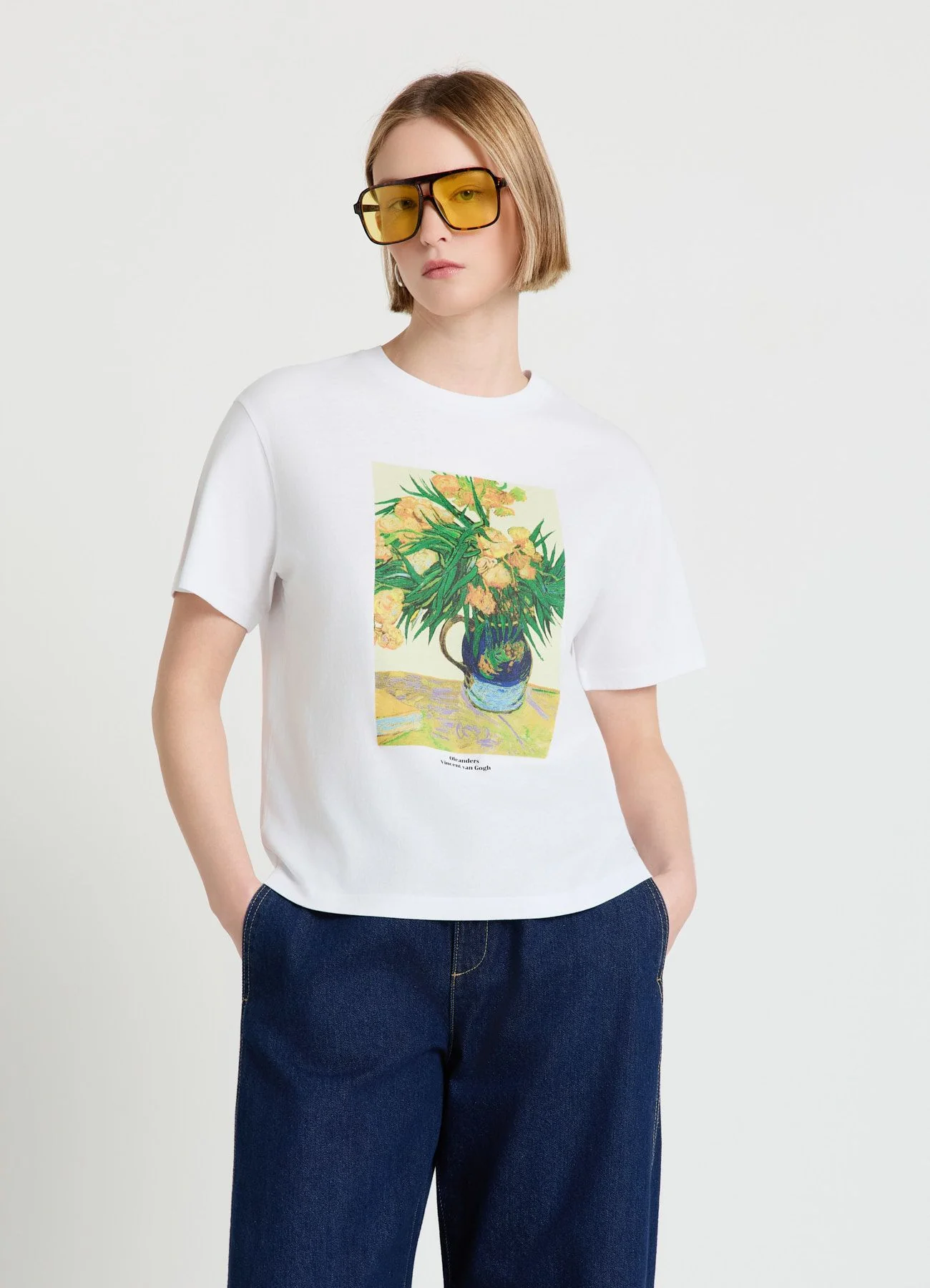 T-shirt con stampa vaso fiori - Image 2