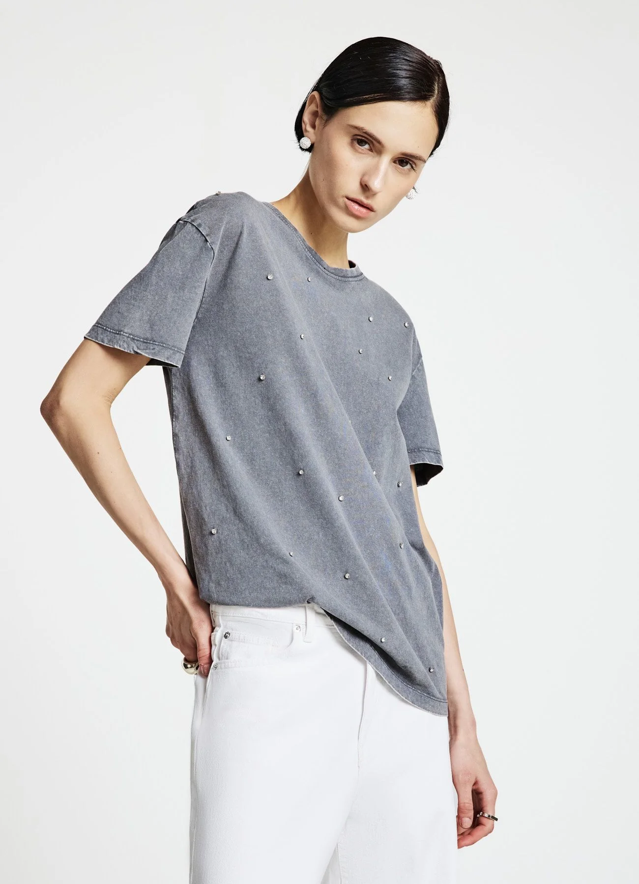T-shirt effetto slavato con strass - Image 3