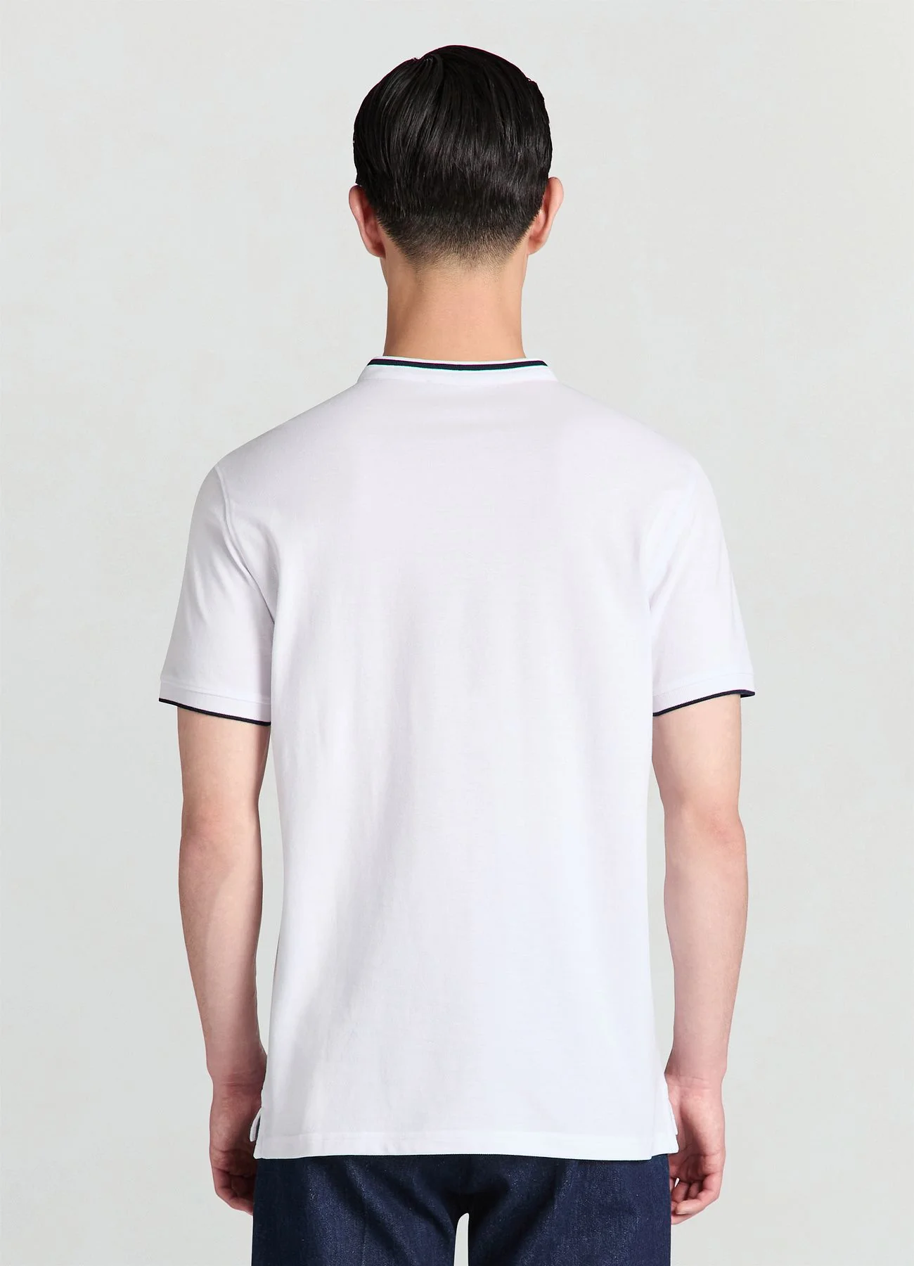 T-shirt polo alla coreana
