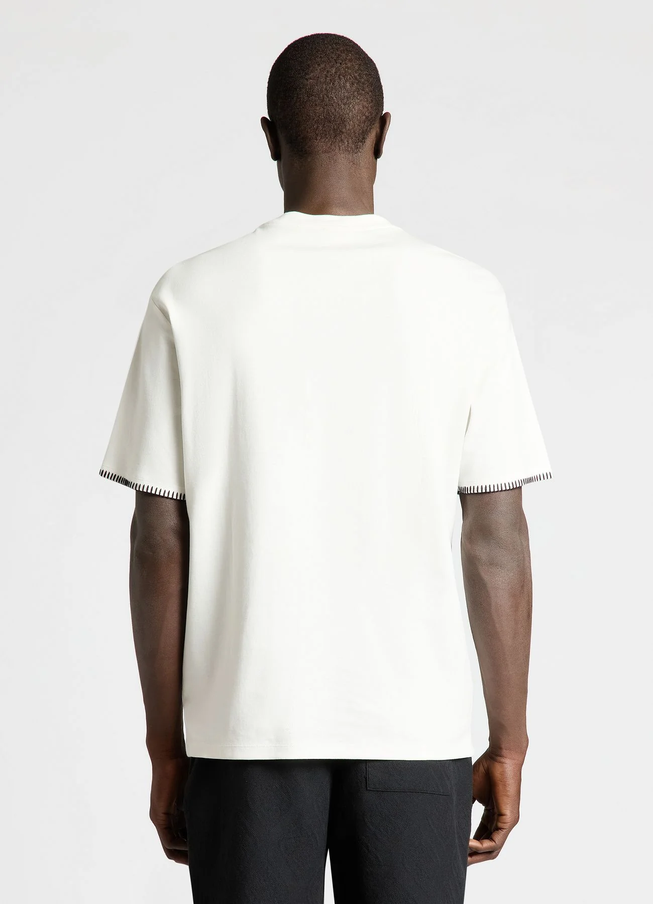 T-shirt relaxed con taschino e profili ricamati - Image 2