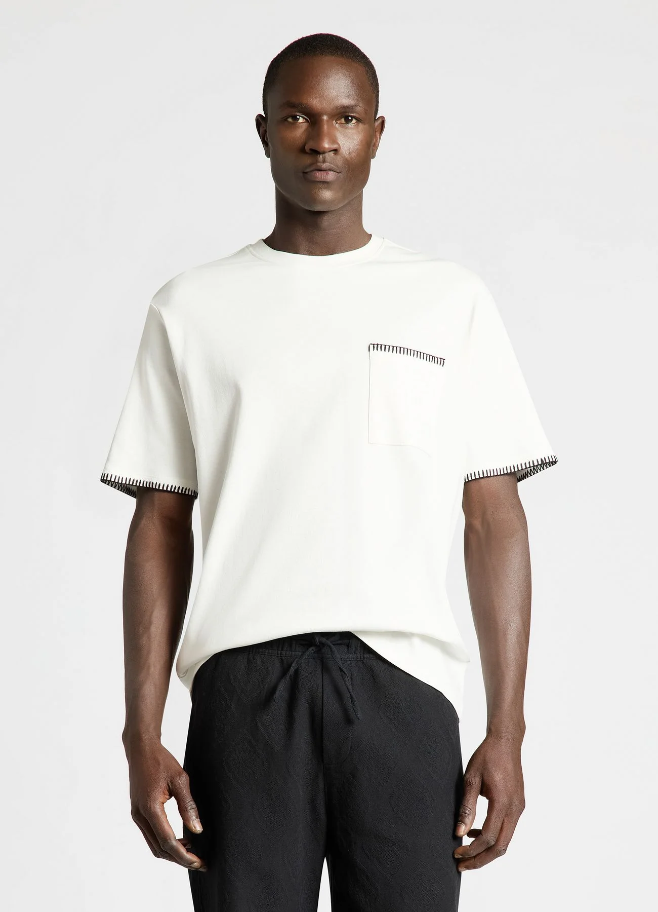 T-shirt relaxed con taschino e profili ricamati - Image 3