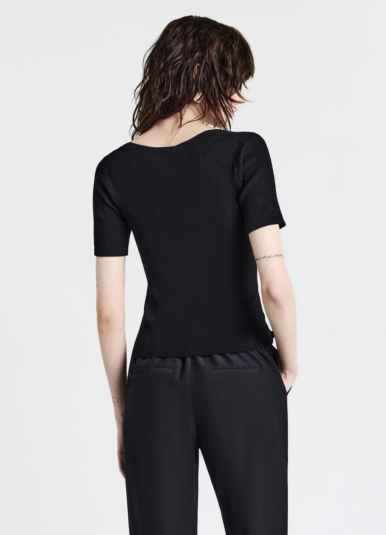 T-shirt scollo V a costine - Image 3
