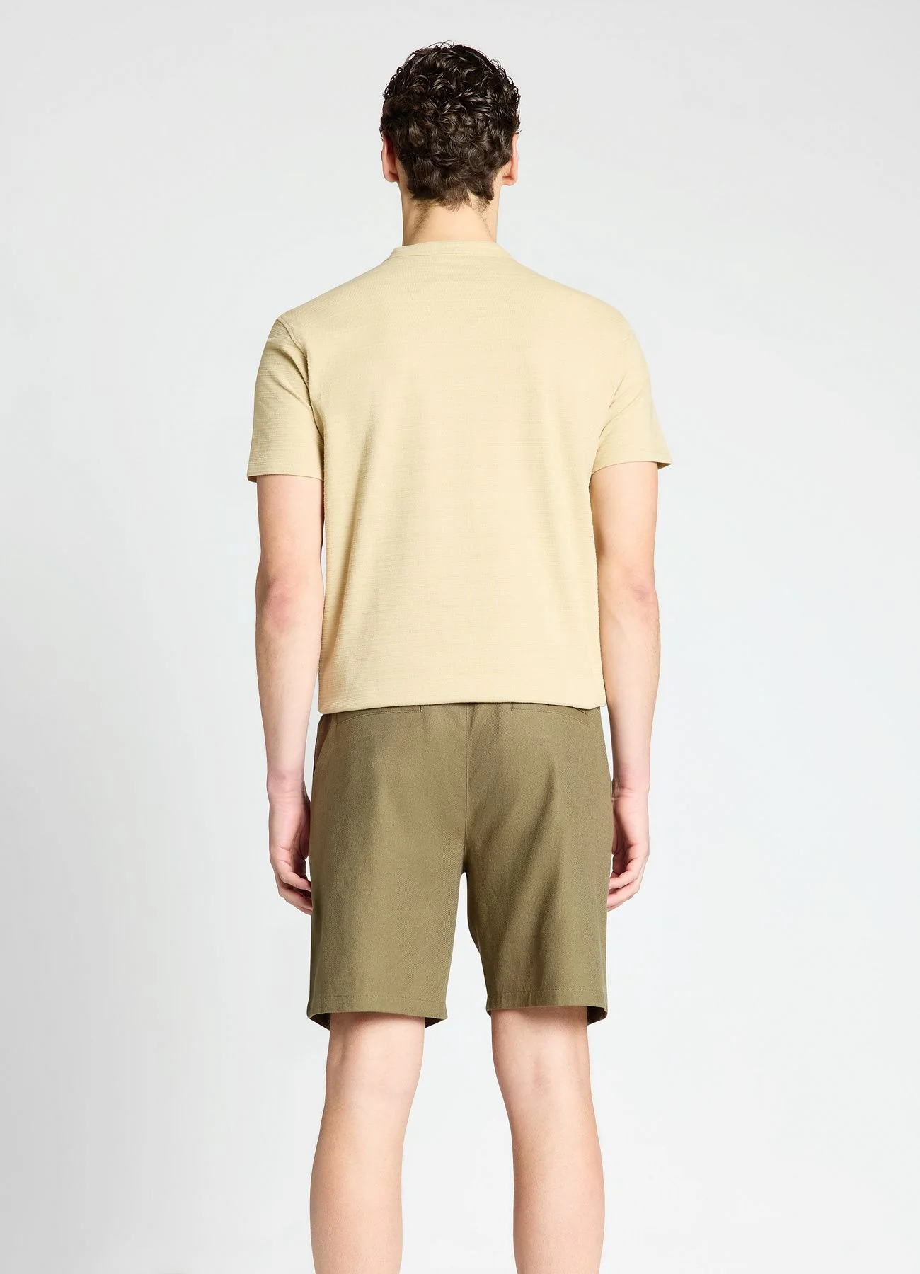 T-shirt tinta unita con collo serafino - Image 3