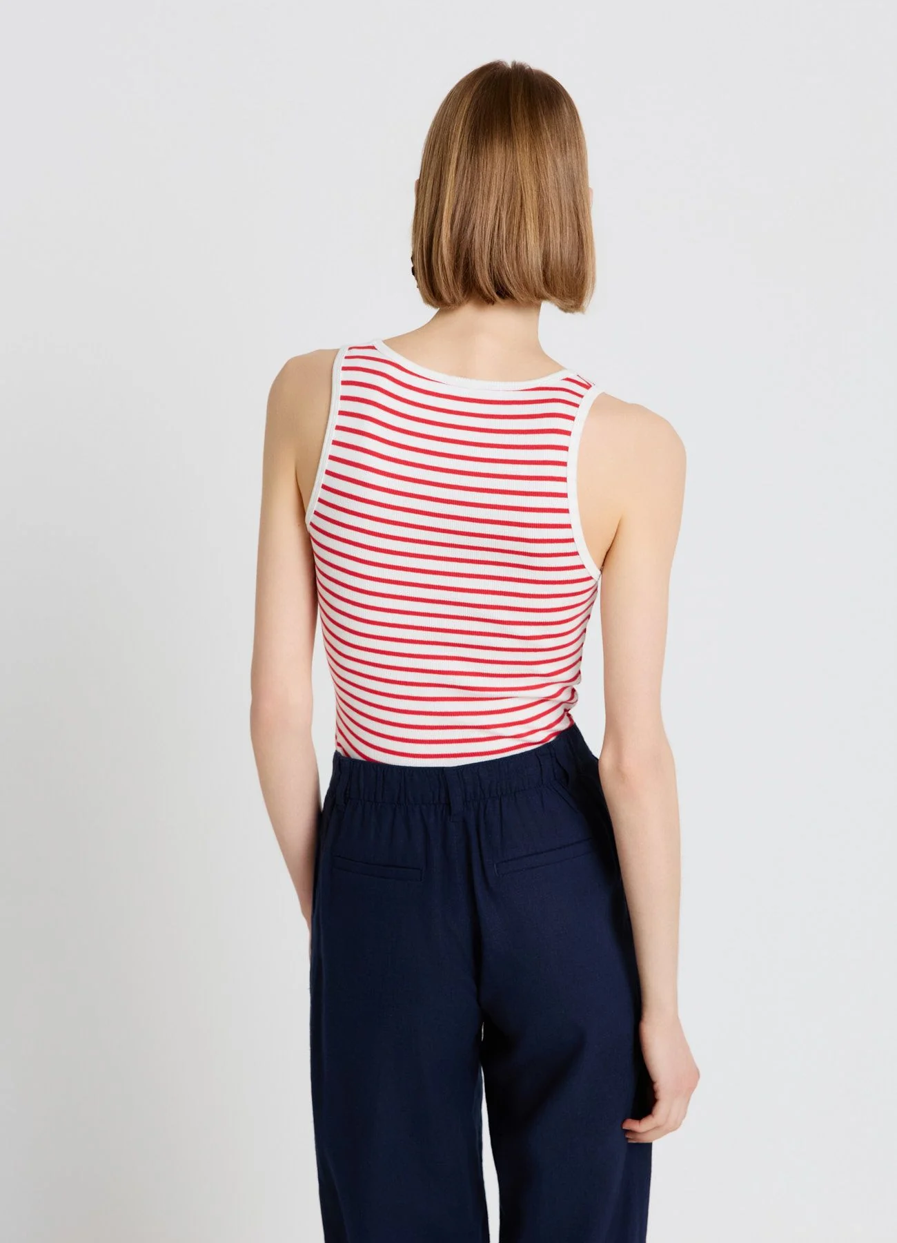 Top a righe con scollo a V