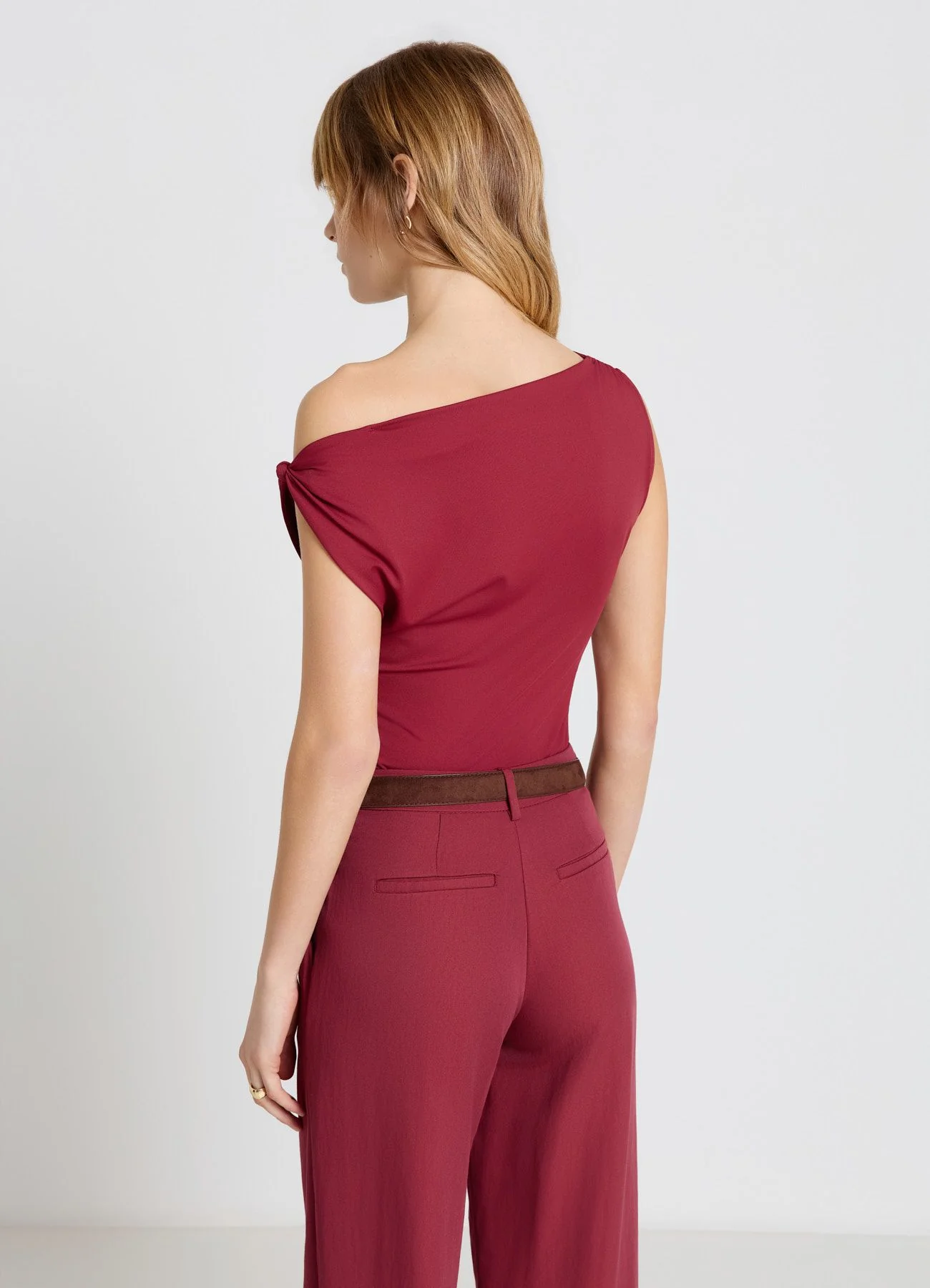 Top asimmetrico drappeggiato con nodo - Image 3