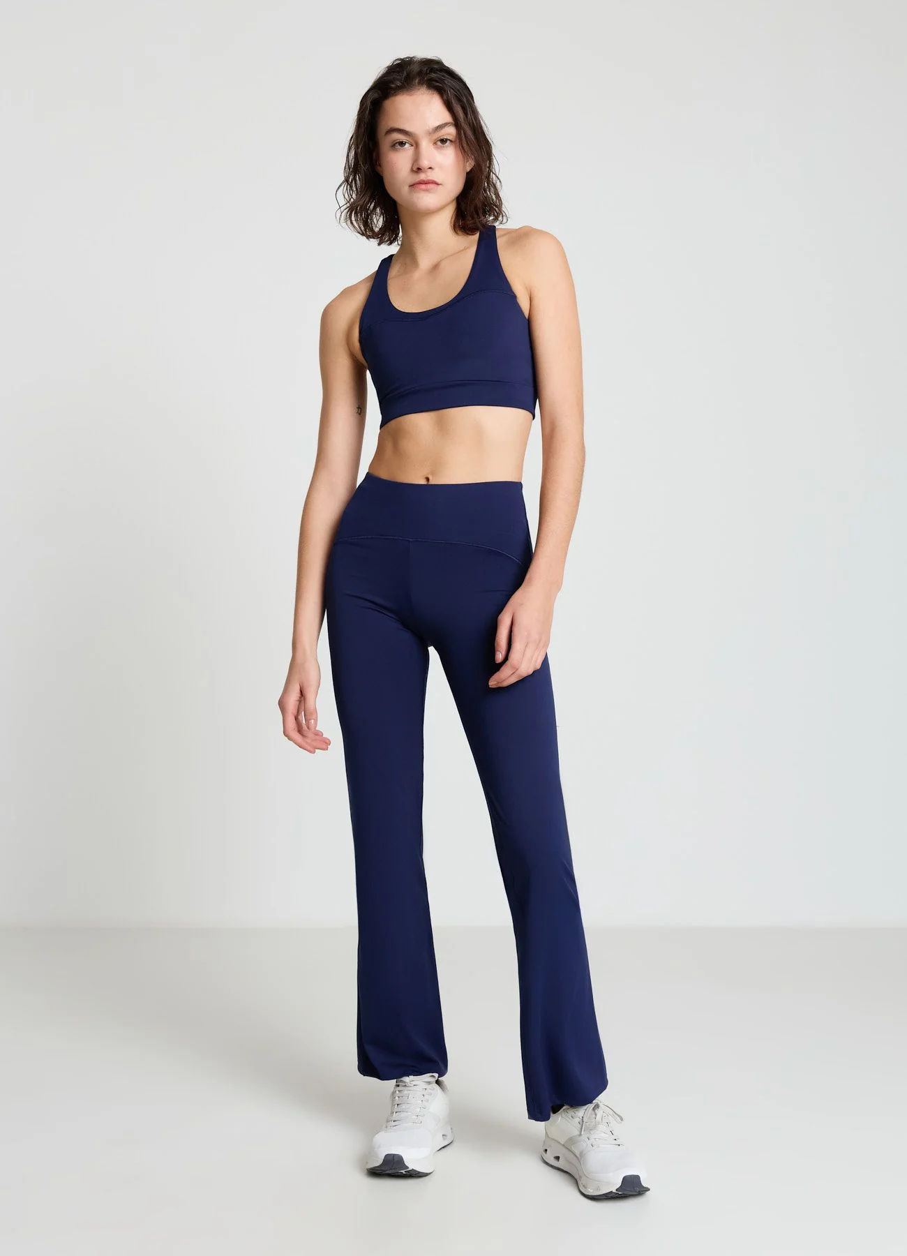 Top sportivo con spalline incrociate