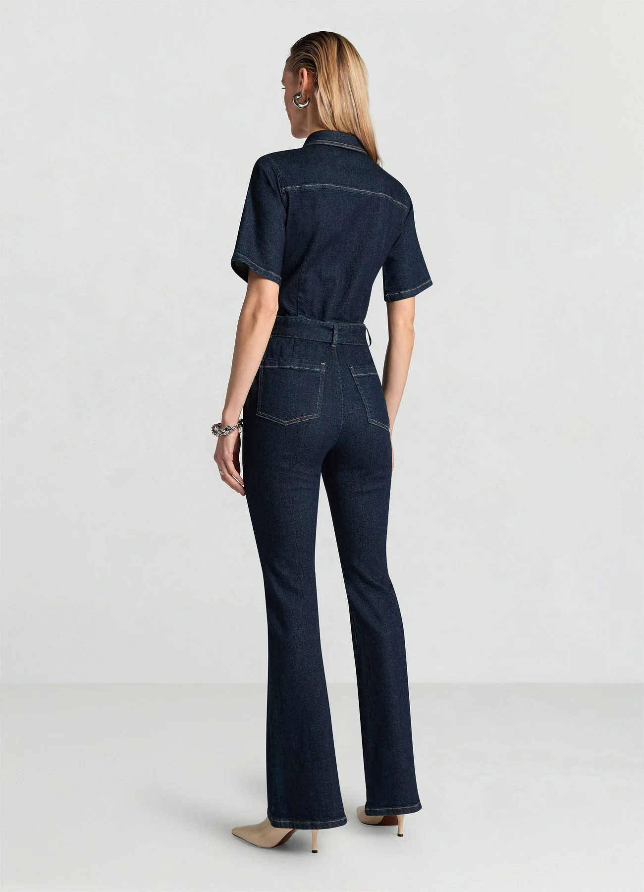 Tuta in denim con zip e cintura