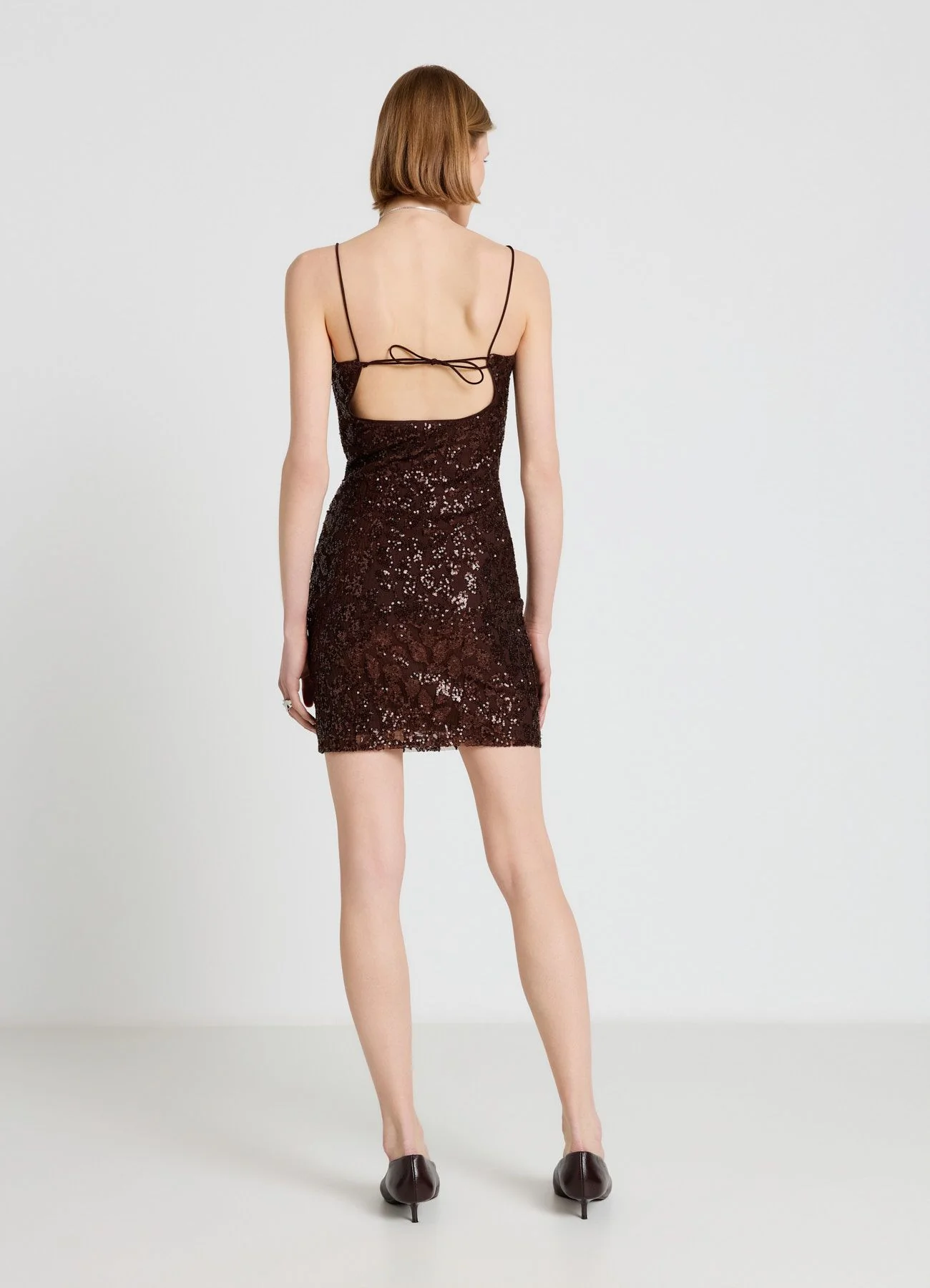 Vestito corto con paillettes e schiena scoperta - Image 3