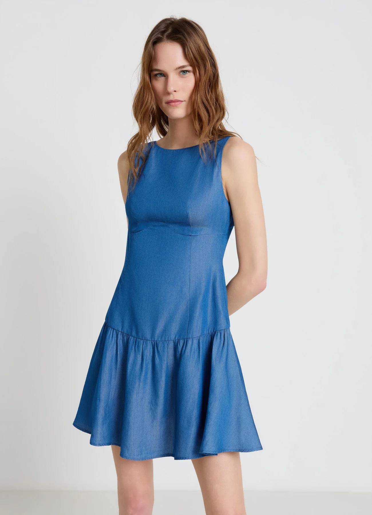 Vestito corto smanicato con balze - Image 2