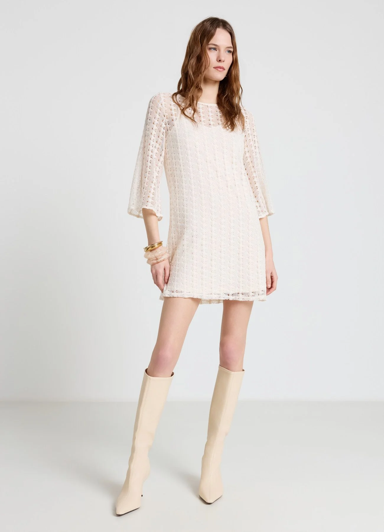 Vestito crochet con maniche tre quarti