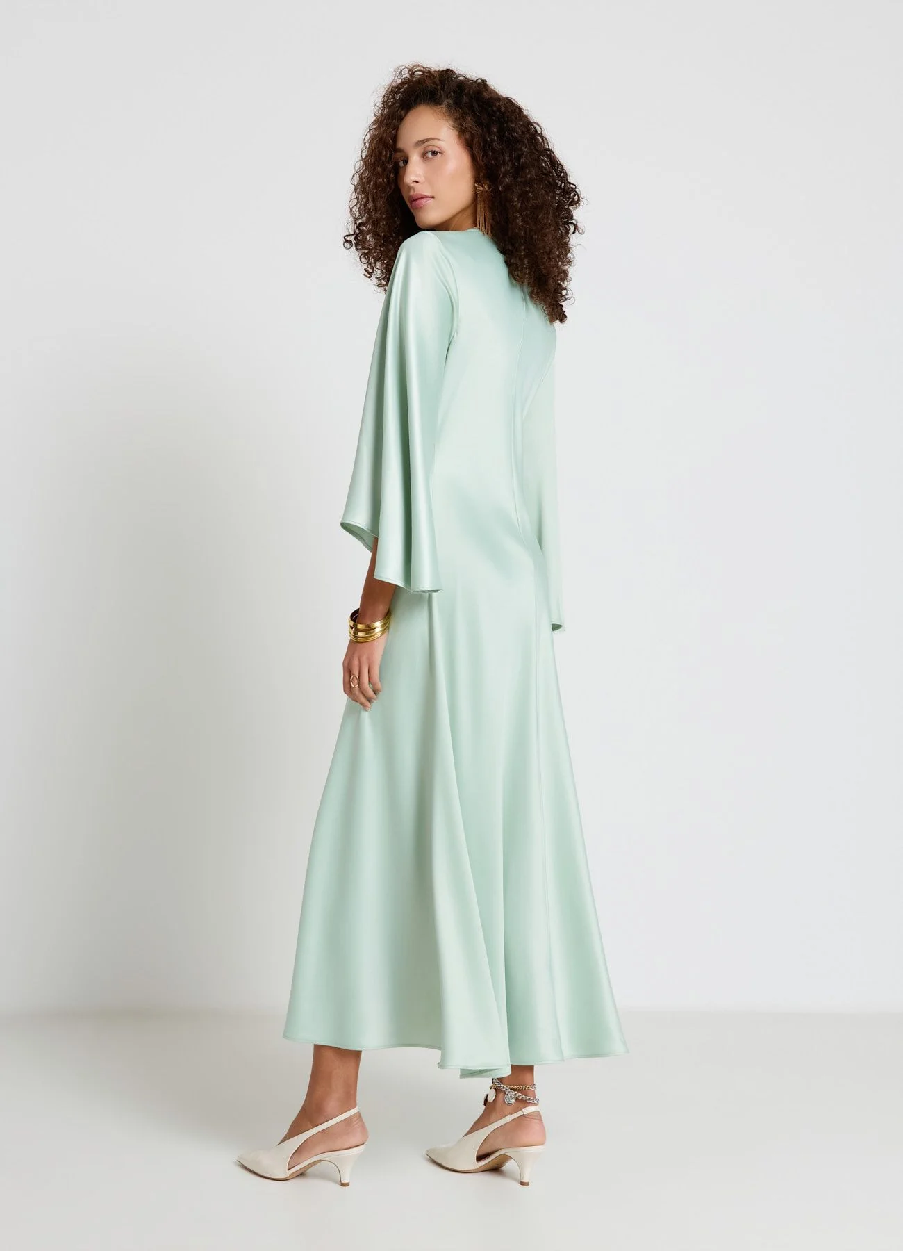 Vestito lungo con scollo a V e maniche ampie - Image 2