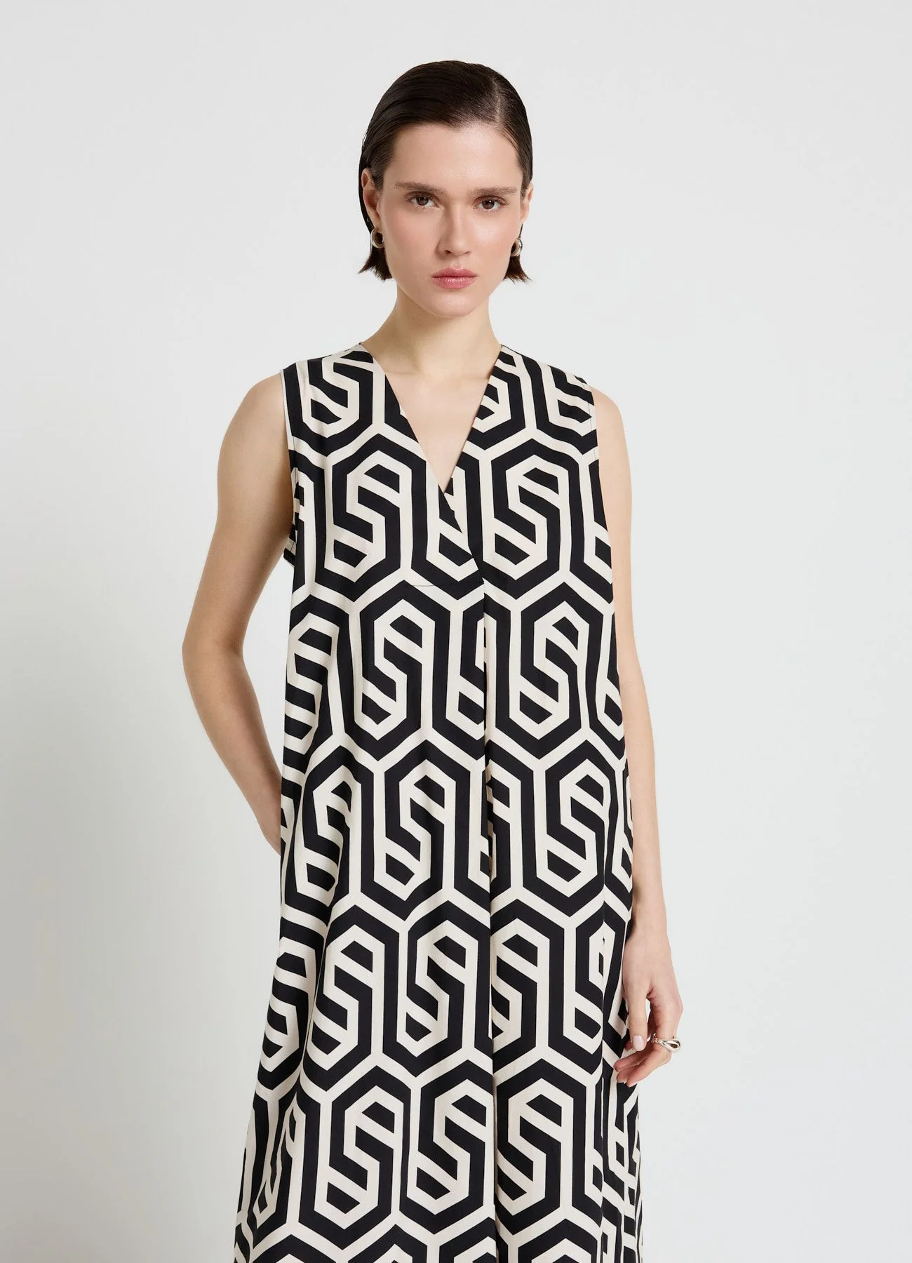 Vestito lungo smanicato con stampa geometrica - Image 2