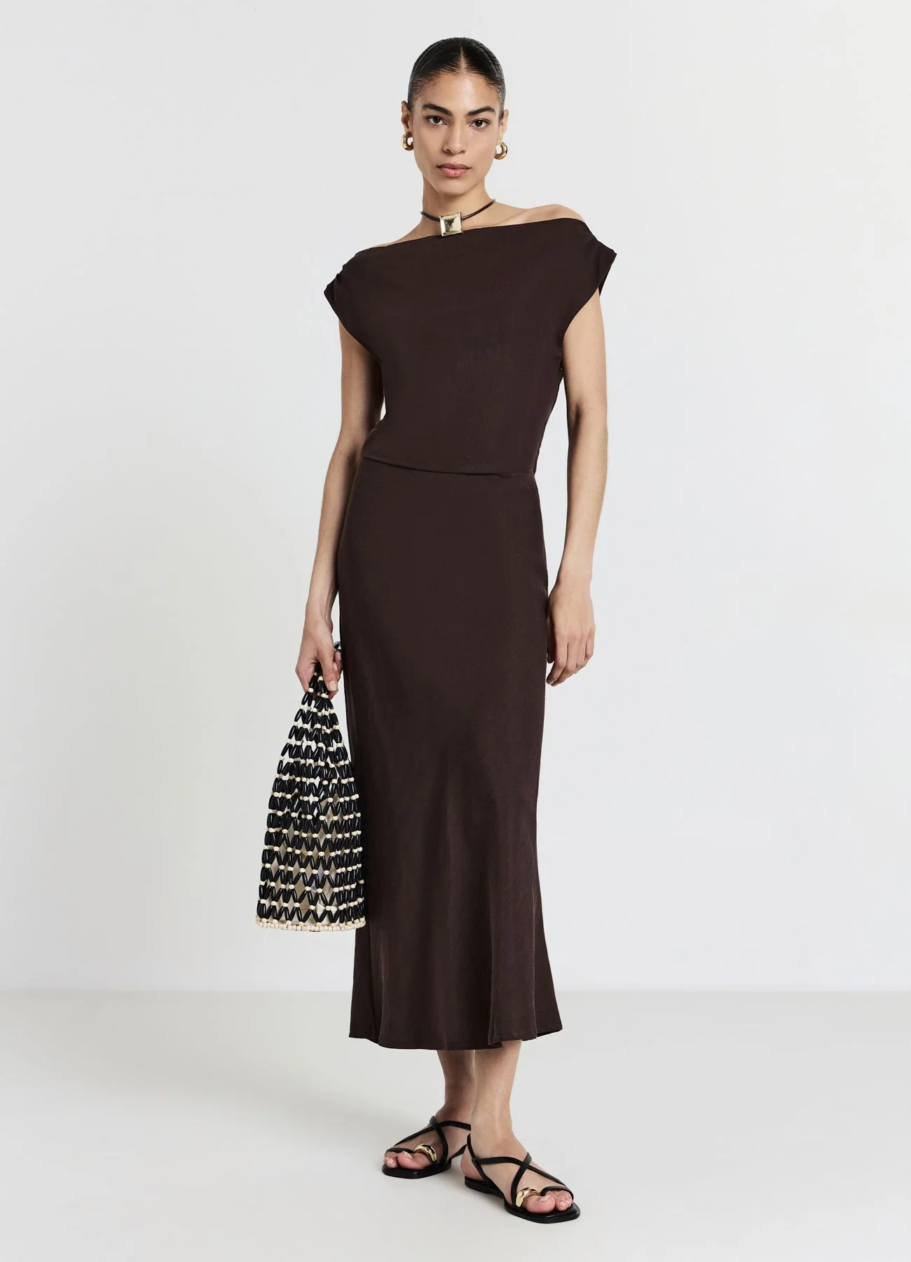 Vestito midi con spalla scesa